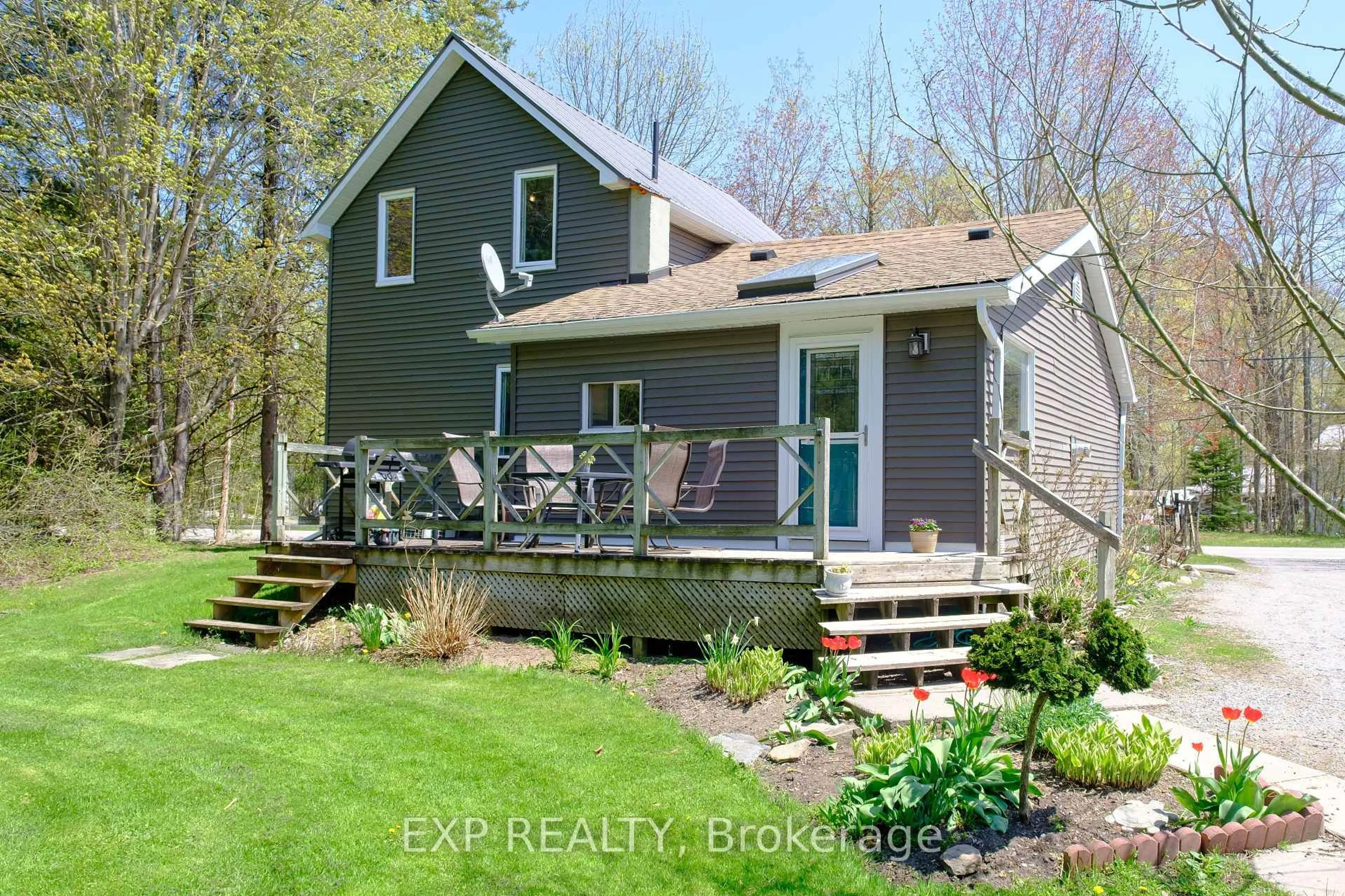 Unknown for 72 Station Rd, Georgina Ontario L0E 1N0