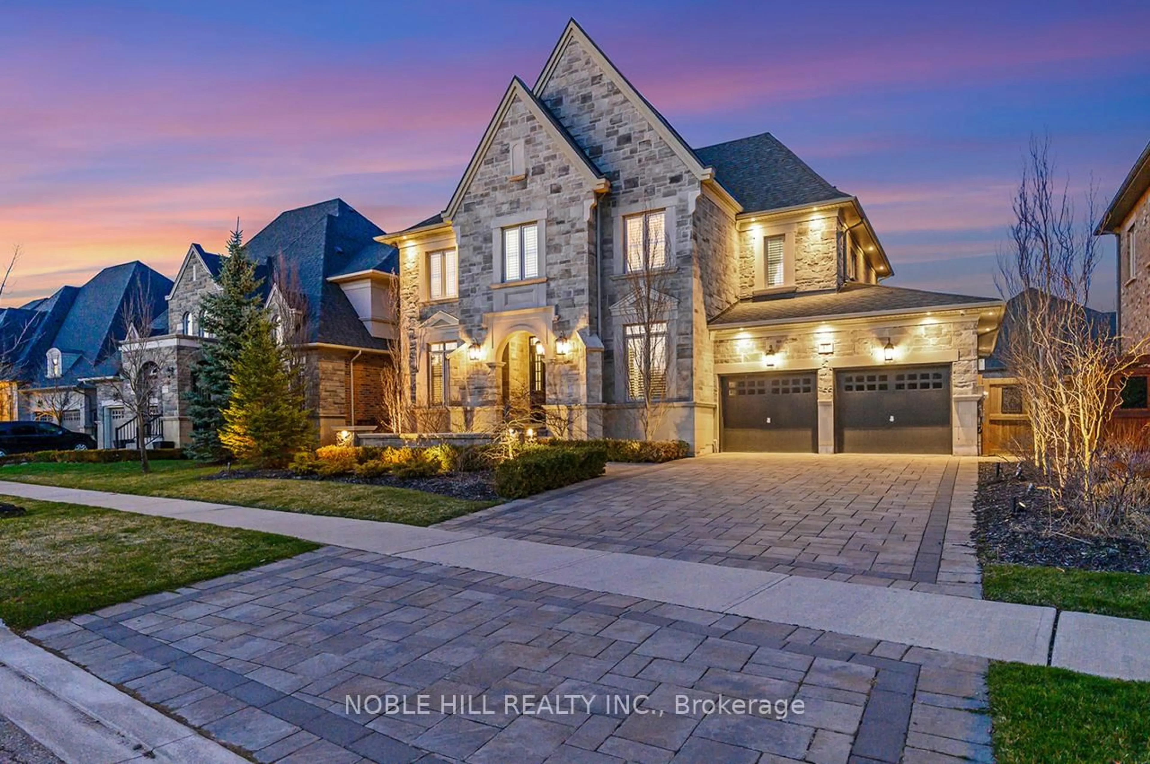 Home with brick exterior material, street for 17 Westbrooke Blvd, King Ontario L7B 0A1