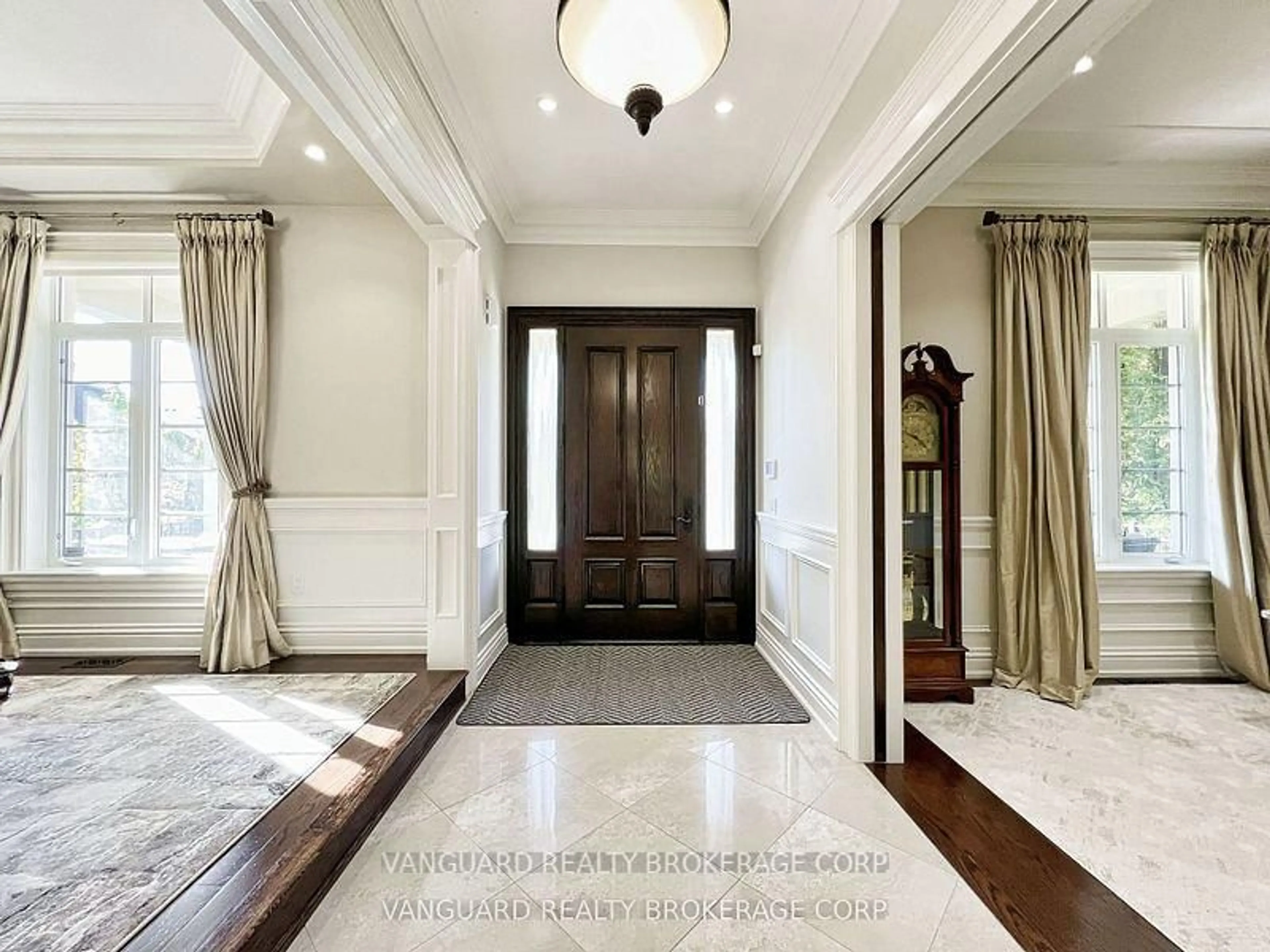Indoor entryway for 7 Cape George Tr, King Ontario L7B 0A2