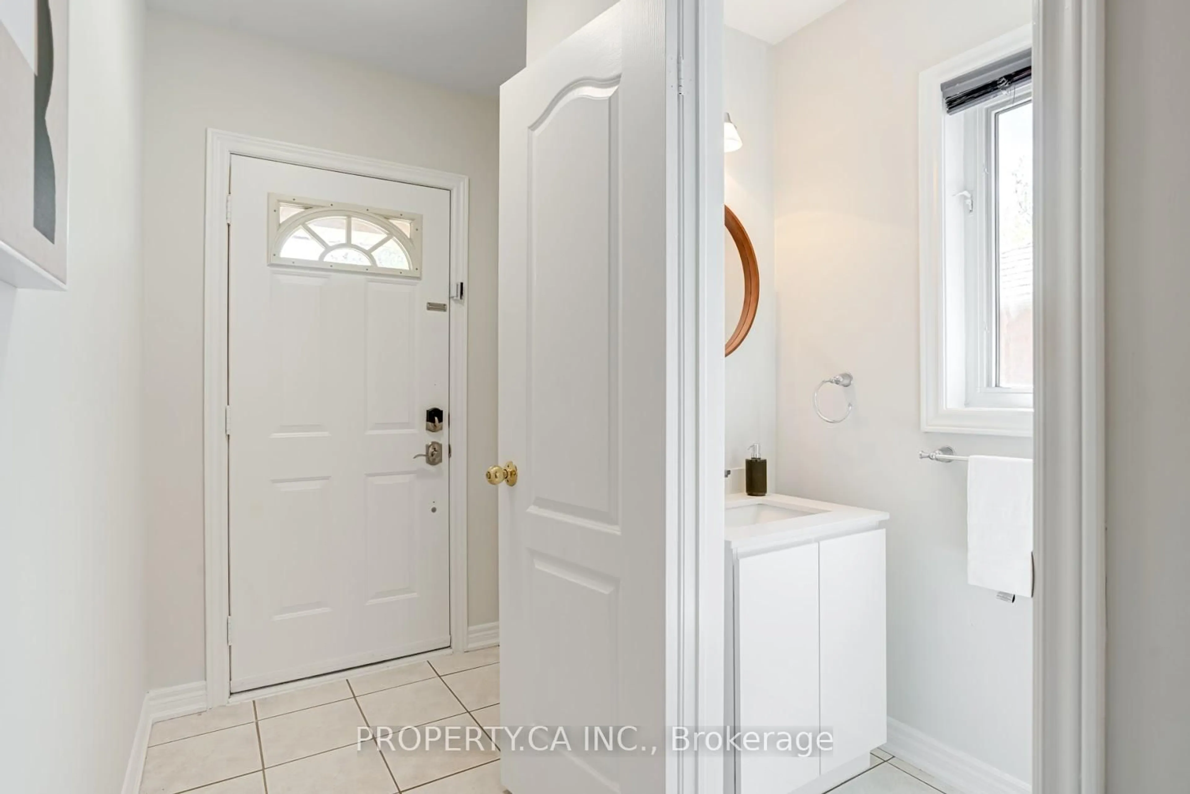 Indoor entryway for 137 Preston Hill Cres, Vaughan Ontario L4K 5L5