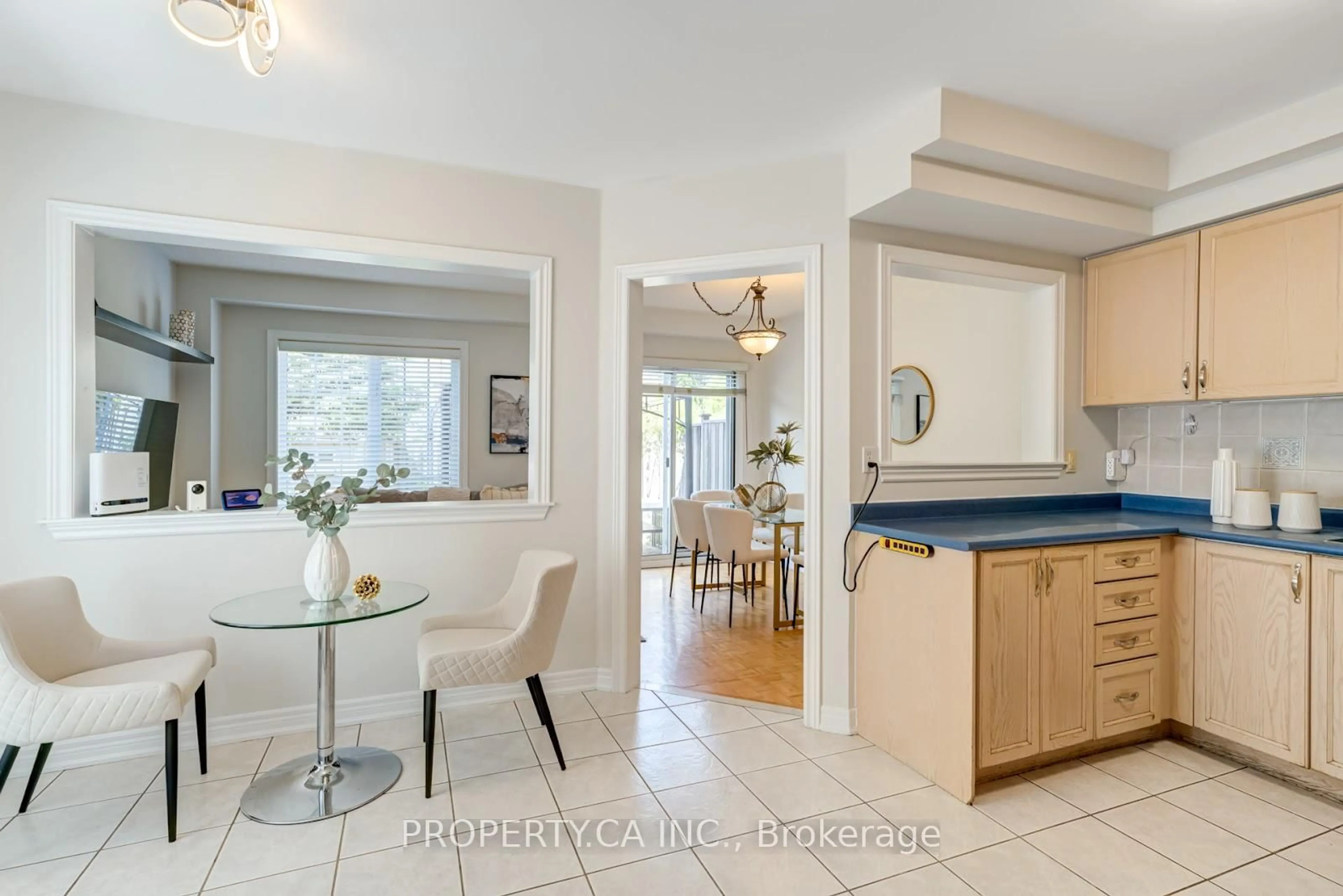 Open concept kitchen, ceramic/tile floor for 137 Preston Hill Cres, Vaughan Ontario L4K 5L5