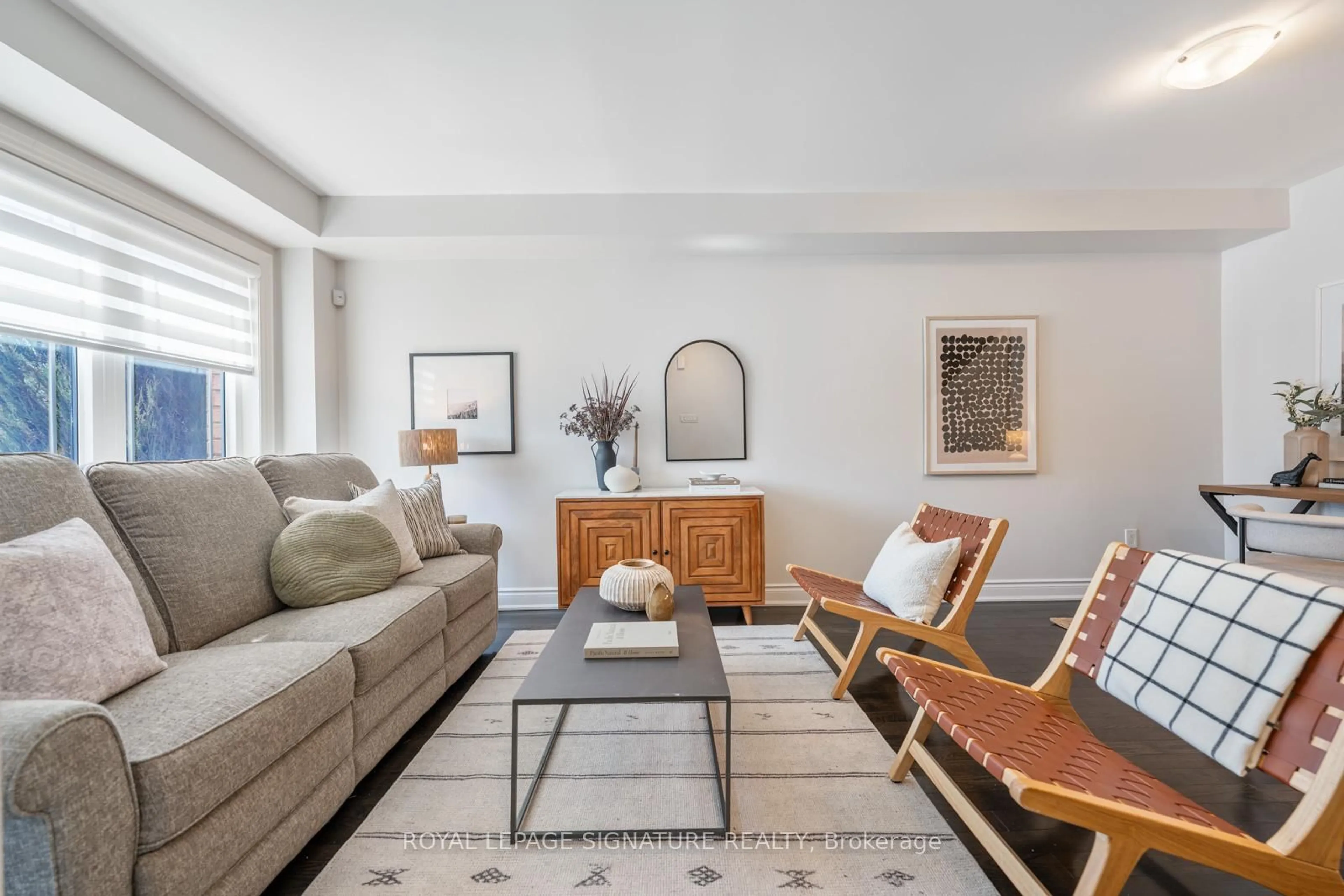 Living room with furniture, unknown for 48 Sequin Dr, Richmond Hill Ontario L4E 0J2