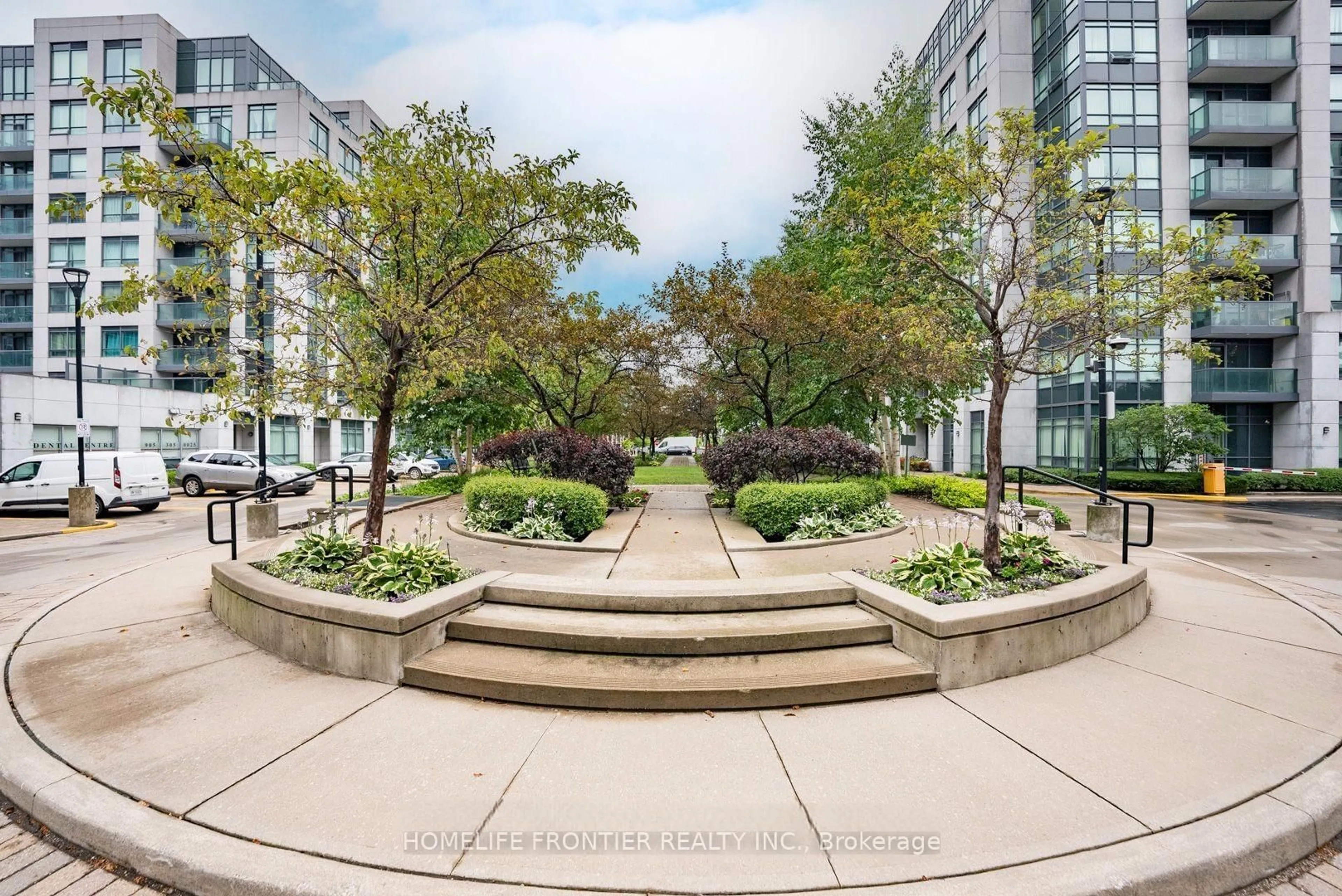 Patio, street for 55 South Town Centre Blvd #705, Markham Ontario L6G 0B3