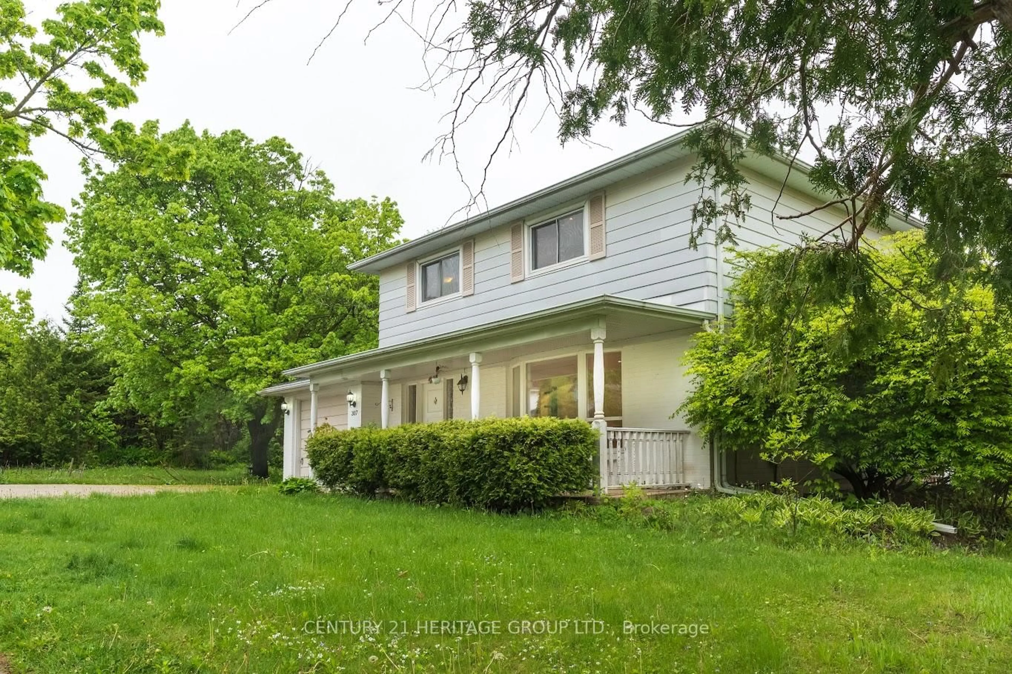 A pic from outside/outdoor area/front of a property/back of a property/a pic from drone, street for 307 Towercrest Dr, Newmarket Ontario L3Y 1C1