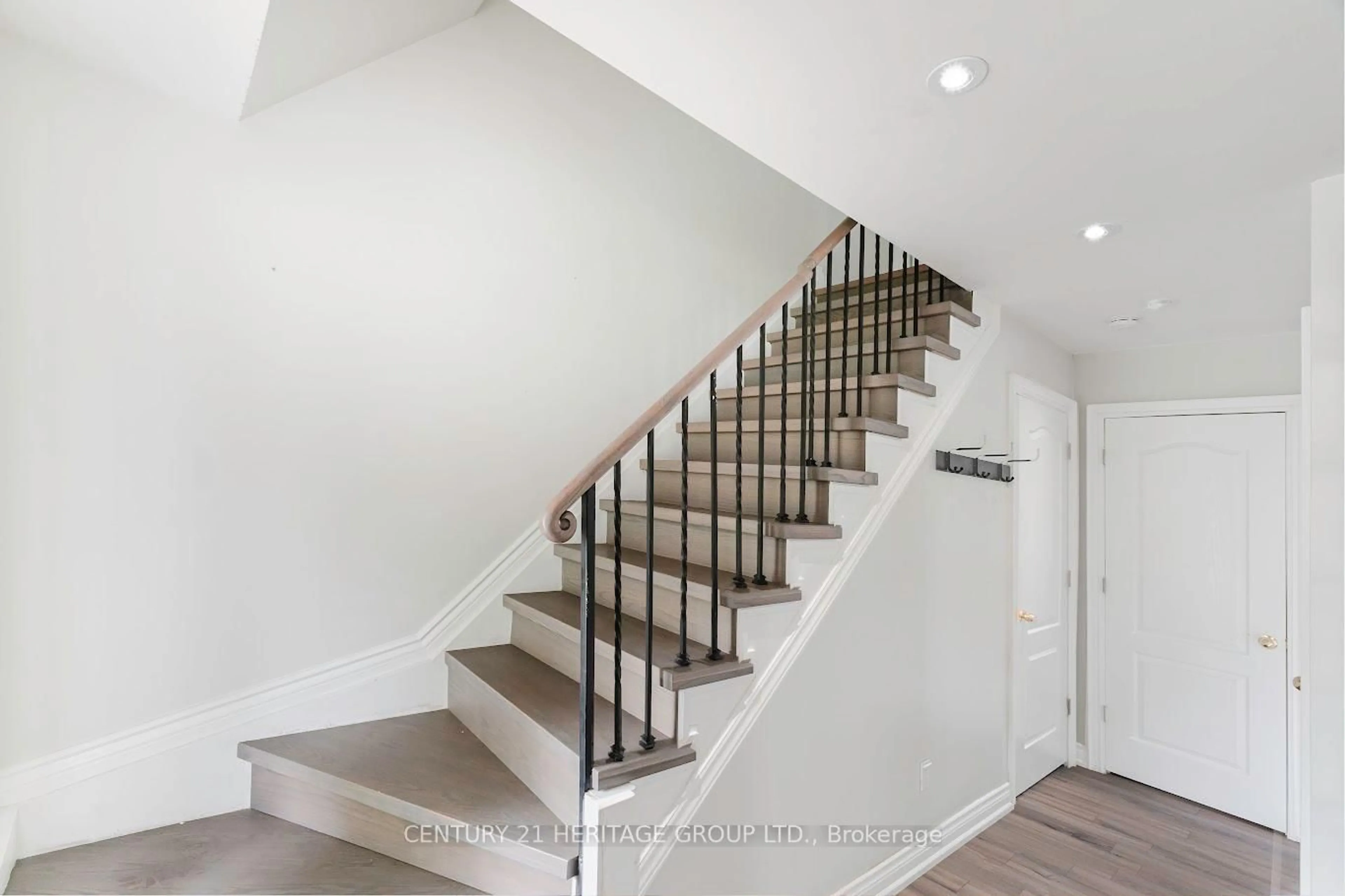 Stairs for 307 Towercrest Dr, Newmarket Ontario L3Y 1C1