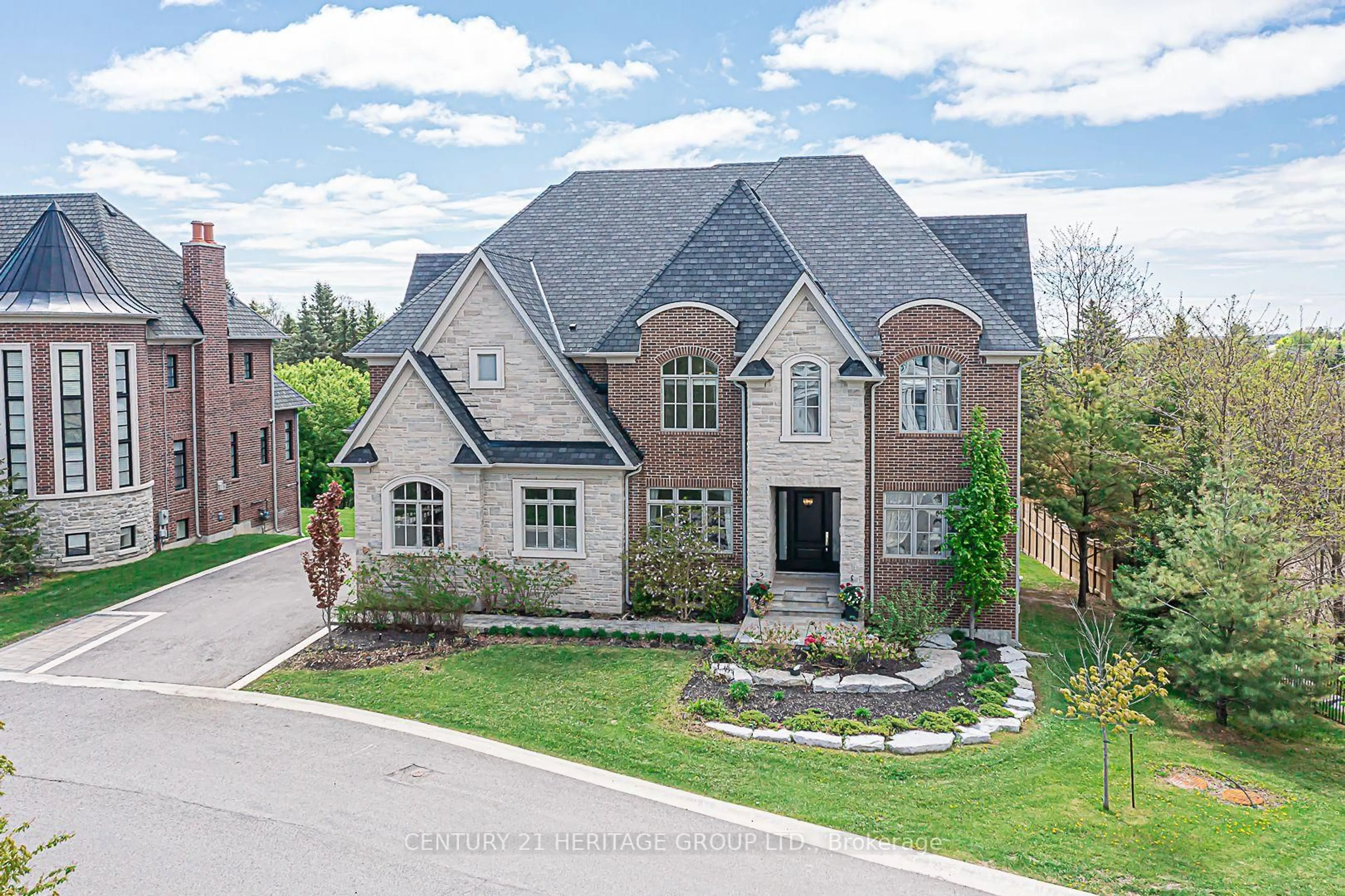 Home with brick exterior material, street for 15 Davina Circ, Aurora Ontario L4G 0M2