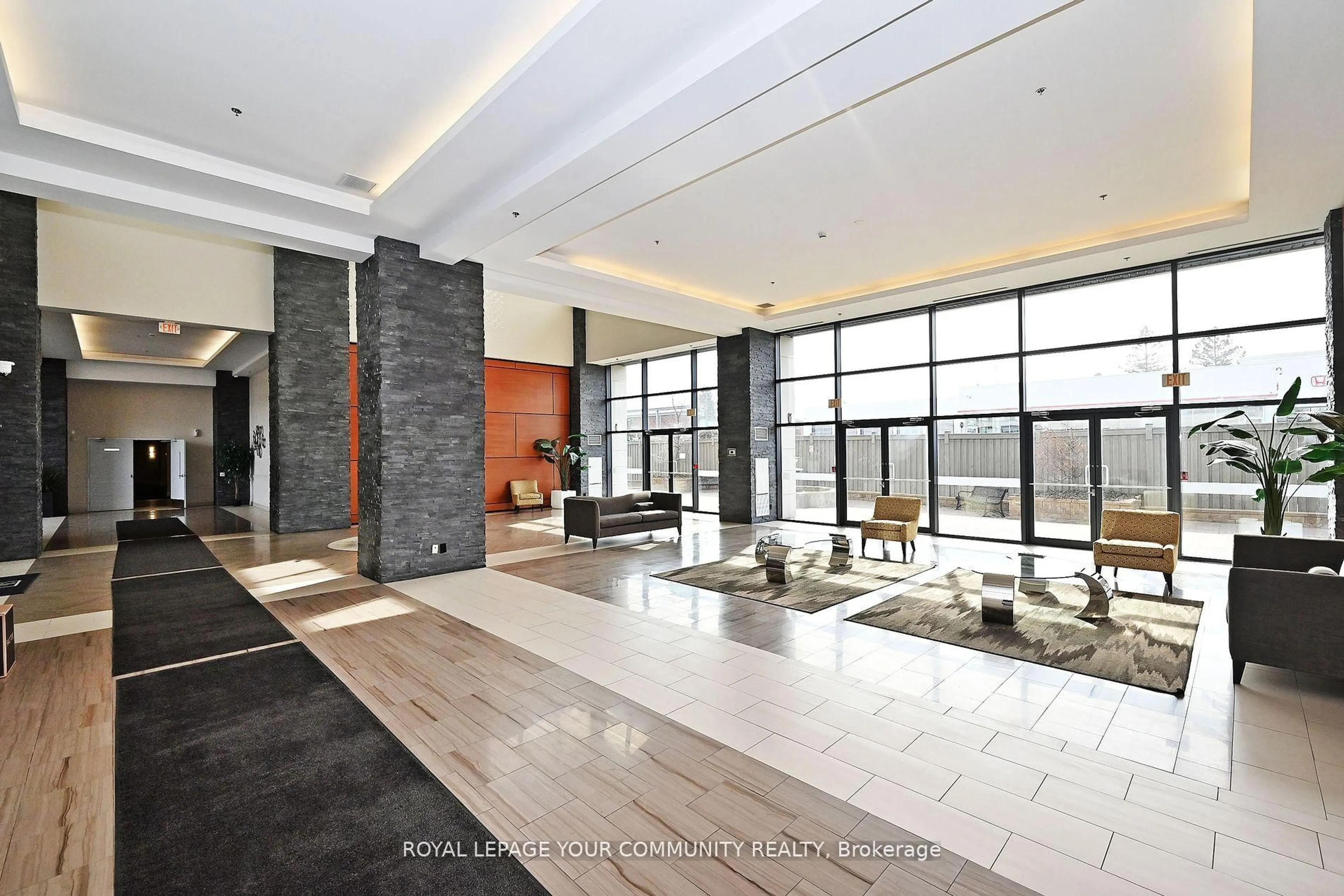 Indoor foyer for 12 Woodstream Blvd #1018, Vaughan Ontario L4L 8C3