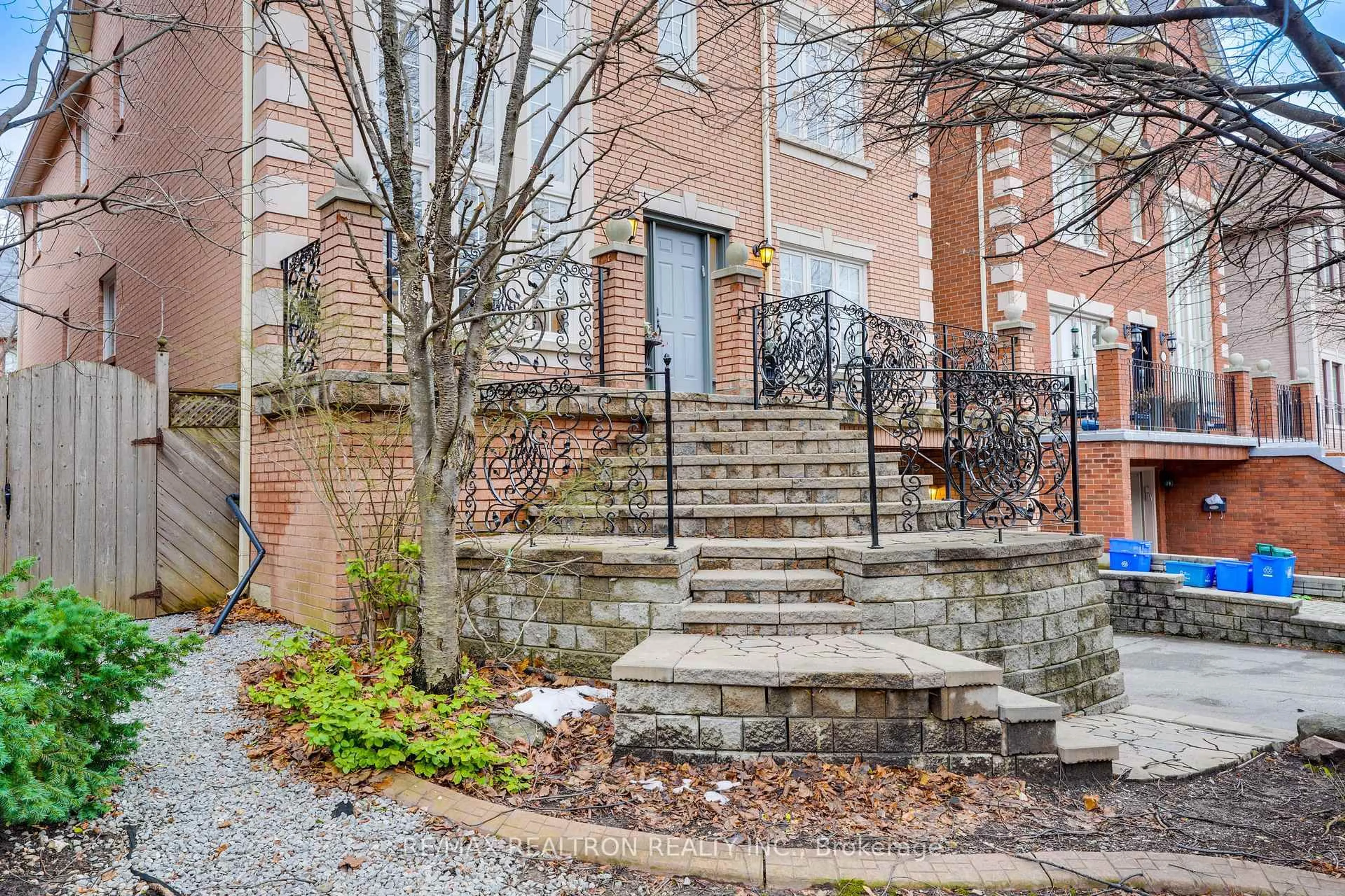 Patio, street for 117 Theodore Pl, Vaughan Ontario L4J 8E3