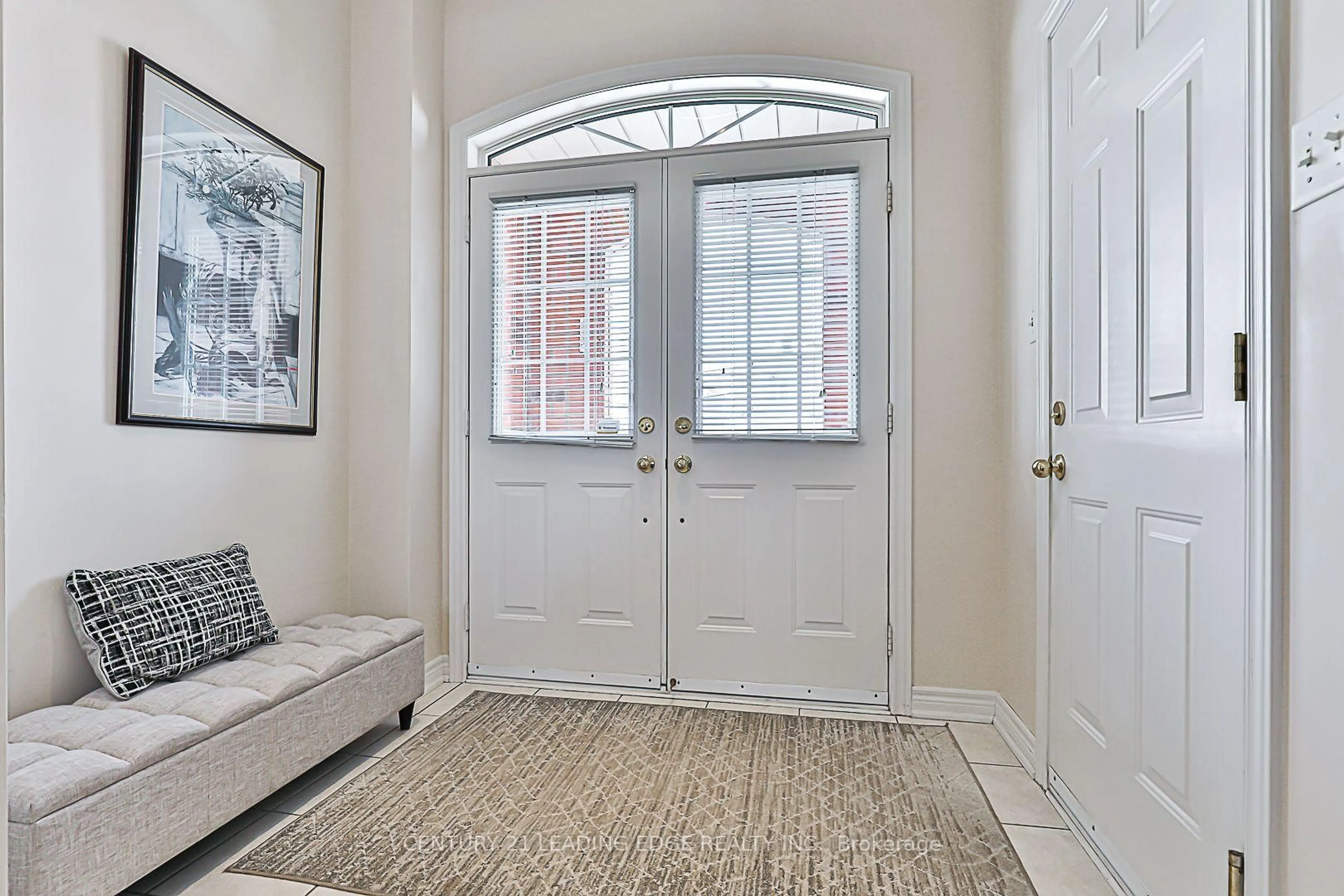 Indoor entryway for 201 TERRA Rd, Vaughan Ontario L4L 3J4