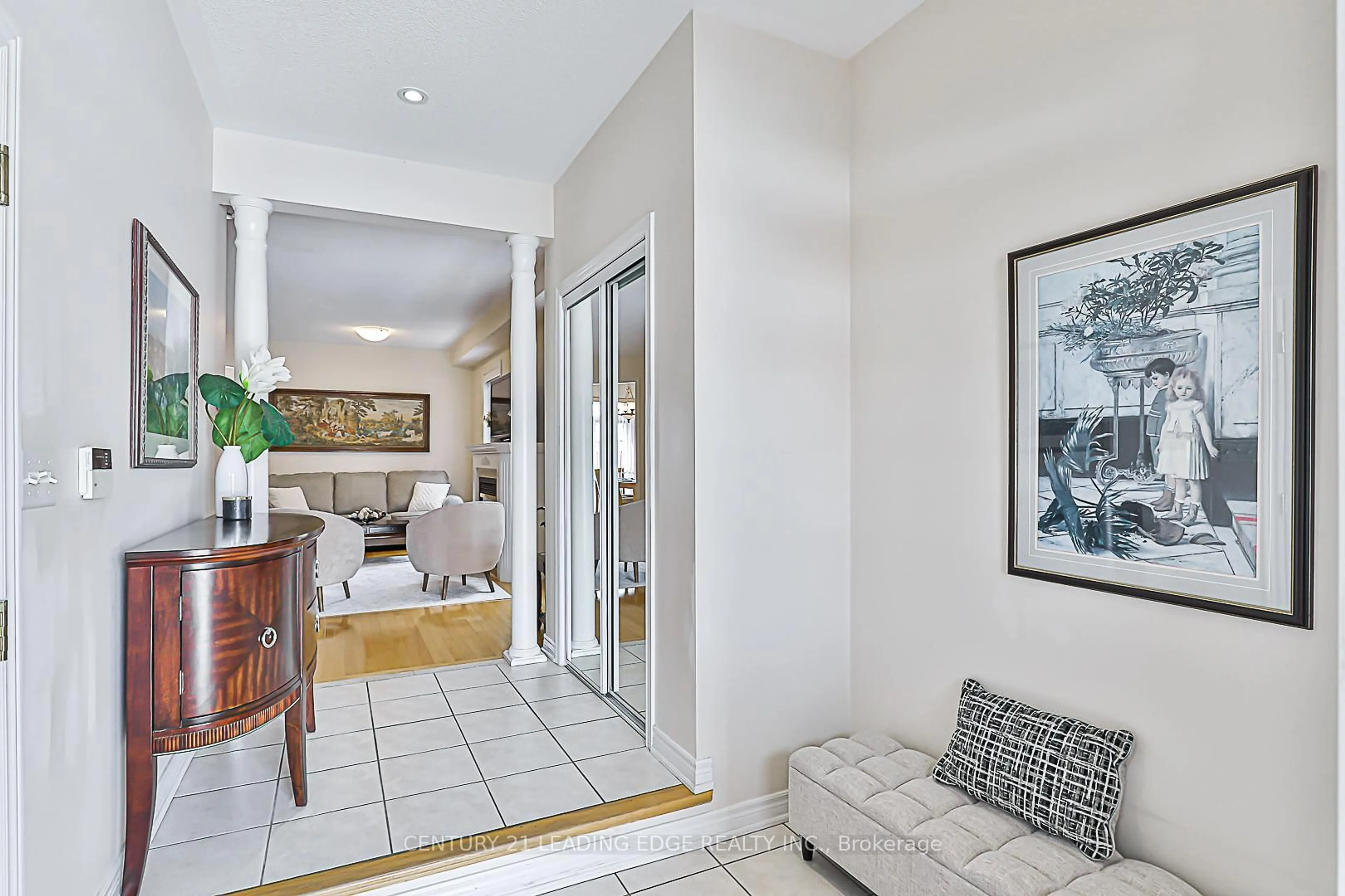 Indoor entryway for 201 TERRA Rd, Vaughan Ontario L4L 3J4