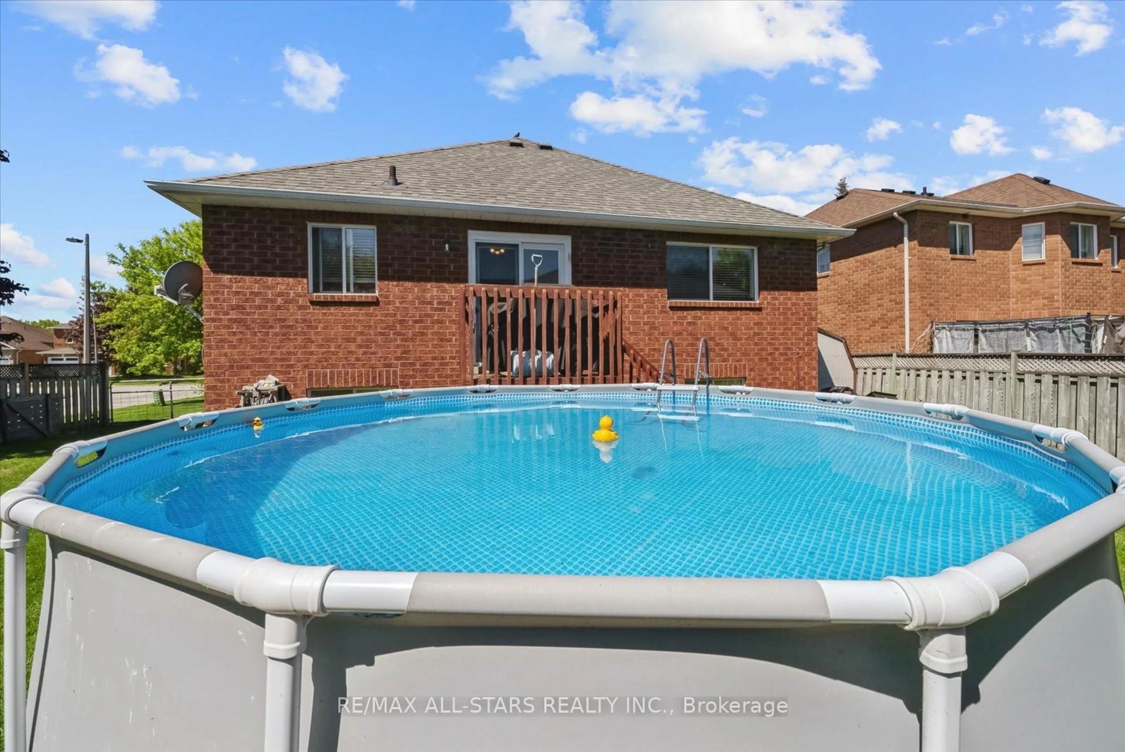 Pool for 20 Fairwood Dr, Georgina Ontario L4P 3X6