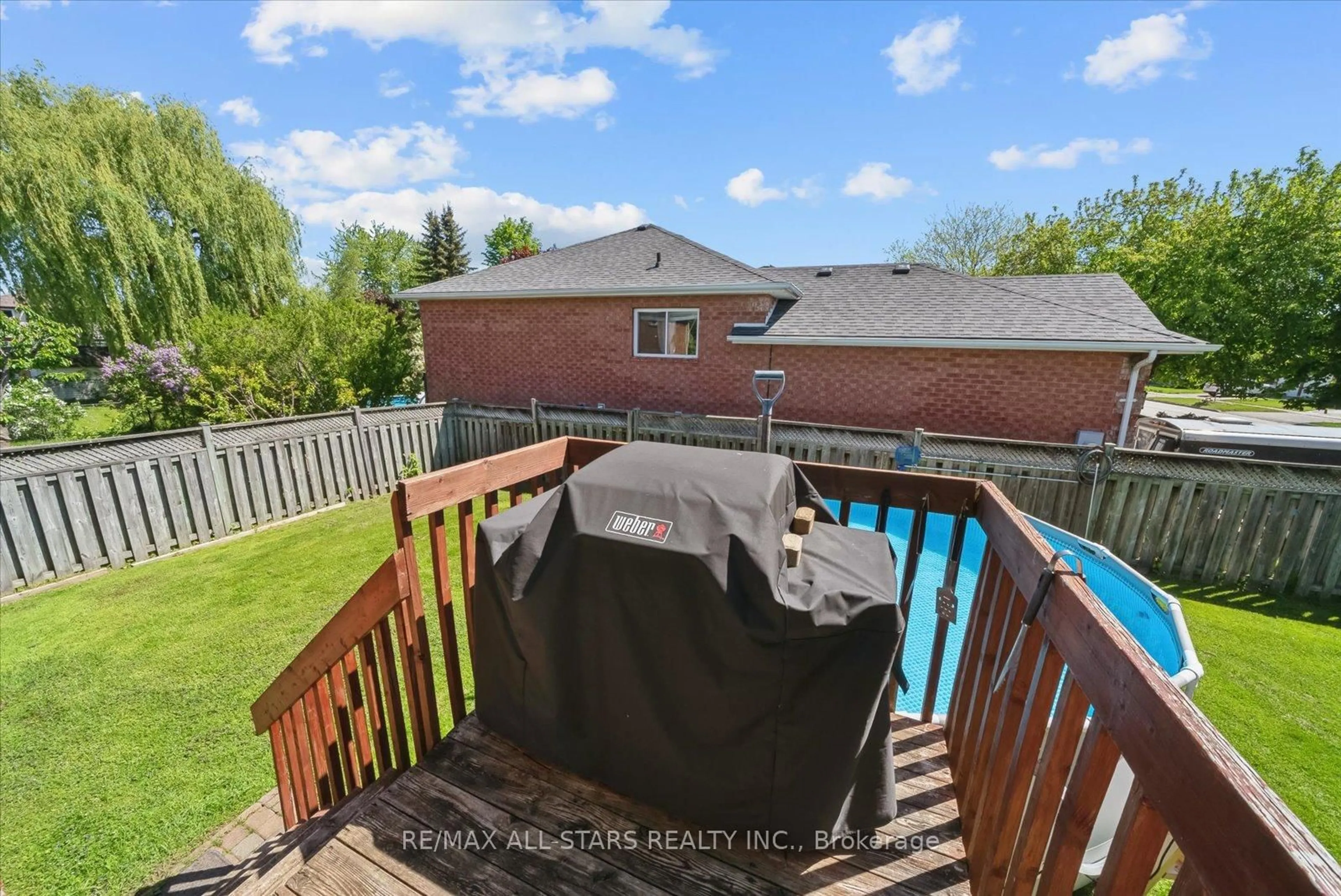 Pool for 20 Fairwood Dr, Georgina Ontario L4P 3X6