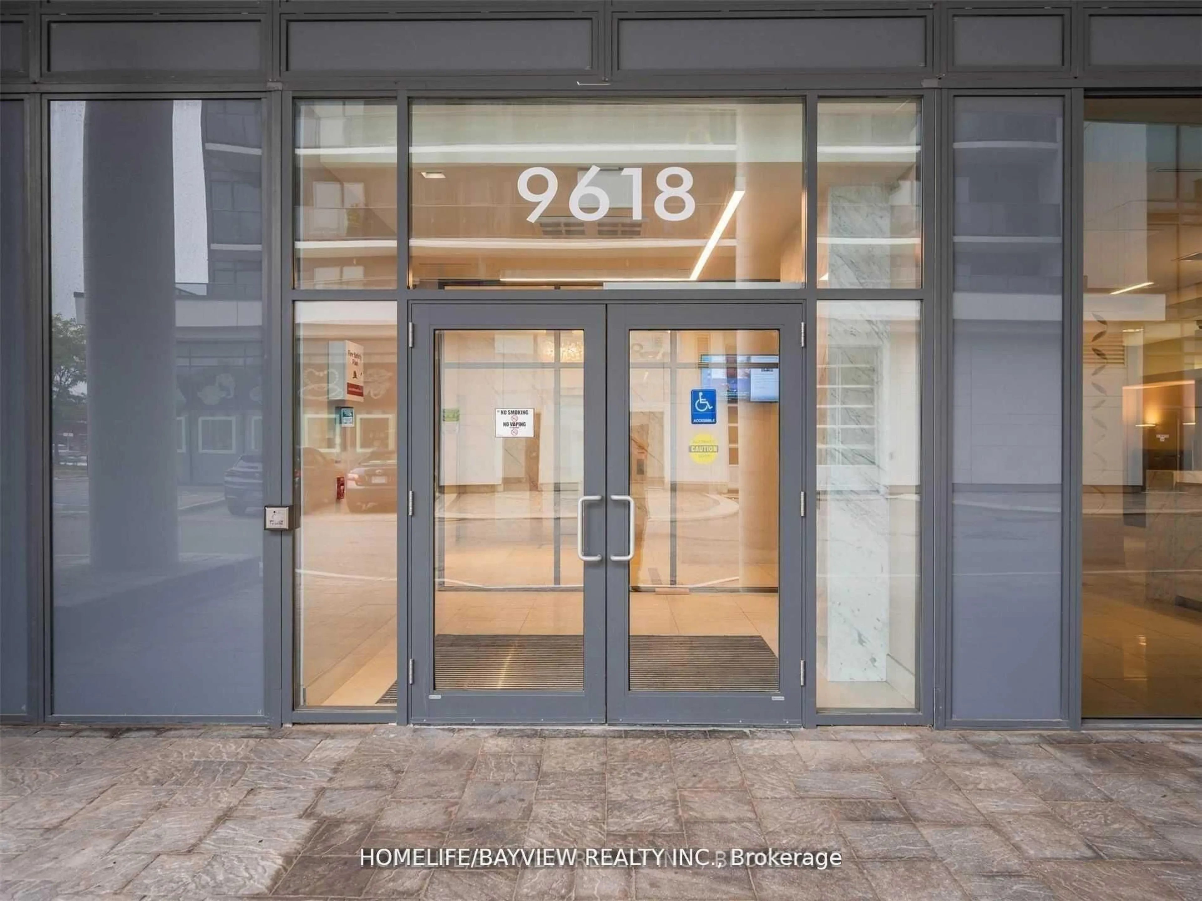 Indoor foyer for 9618 Yonge St #509, Richmond Hill Ontario L4C 0X5