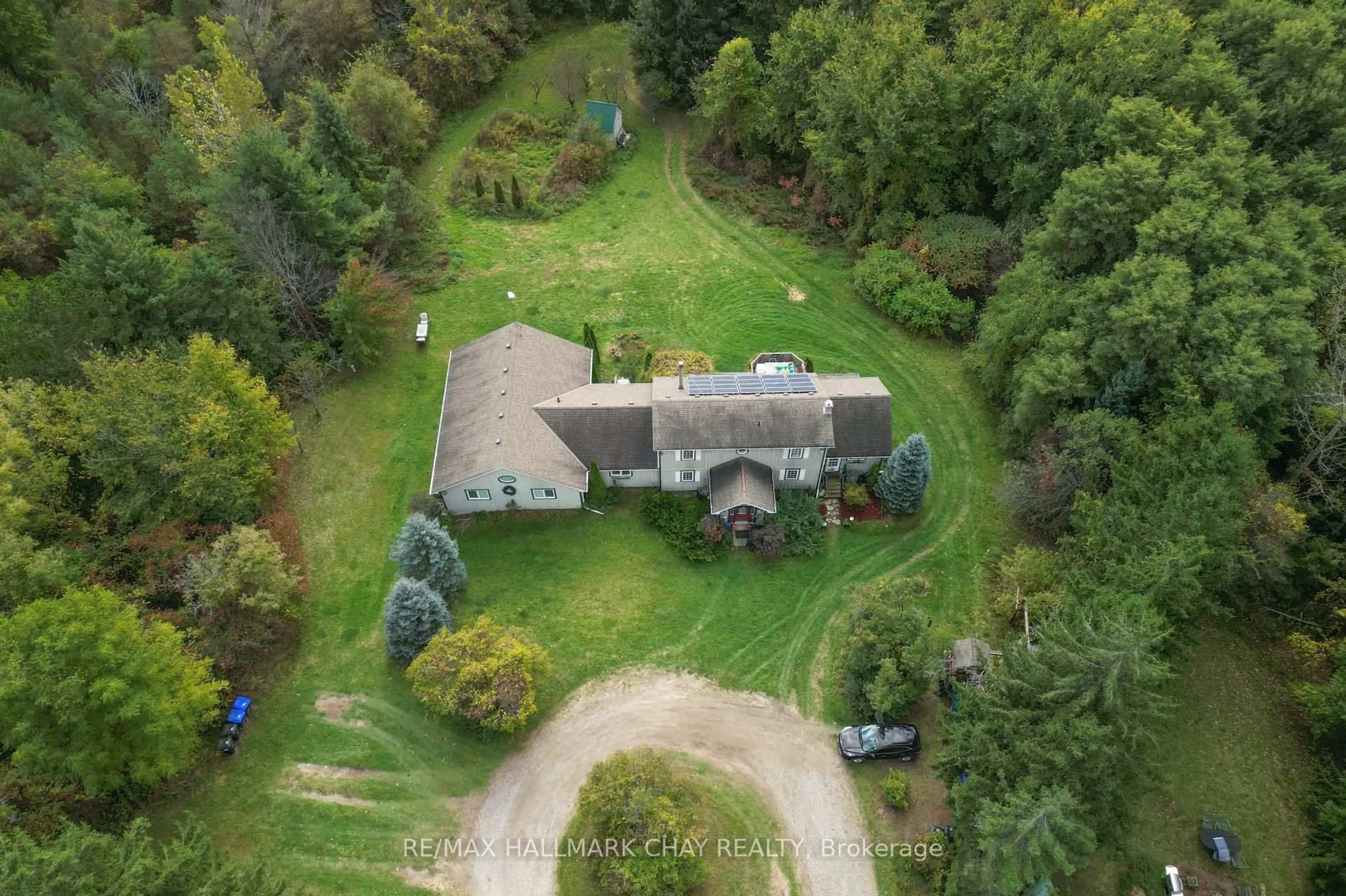 A pic from outside/outdoor area/front of a property/back of a property/a pic from drone, unknown for 6509 13th Line, New Tecumseth Ontario L9R 1V4