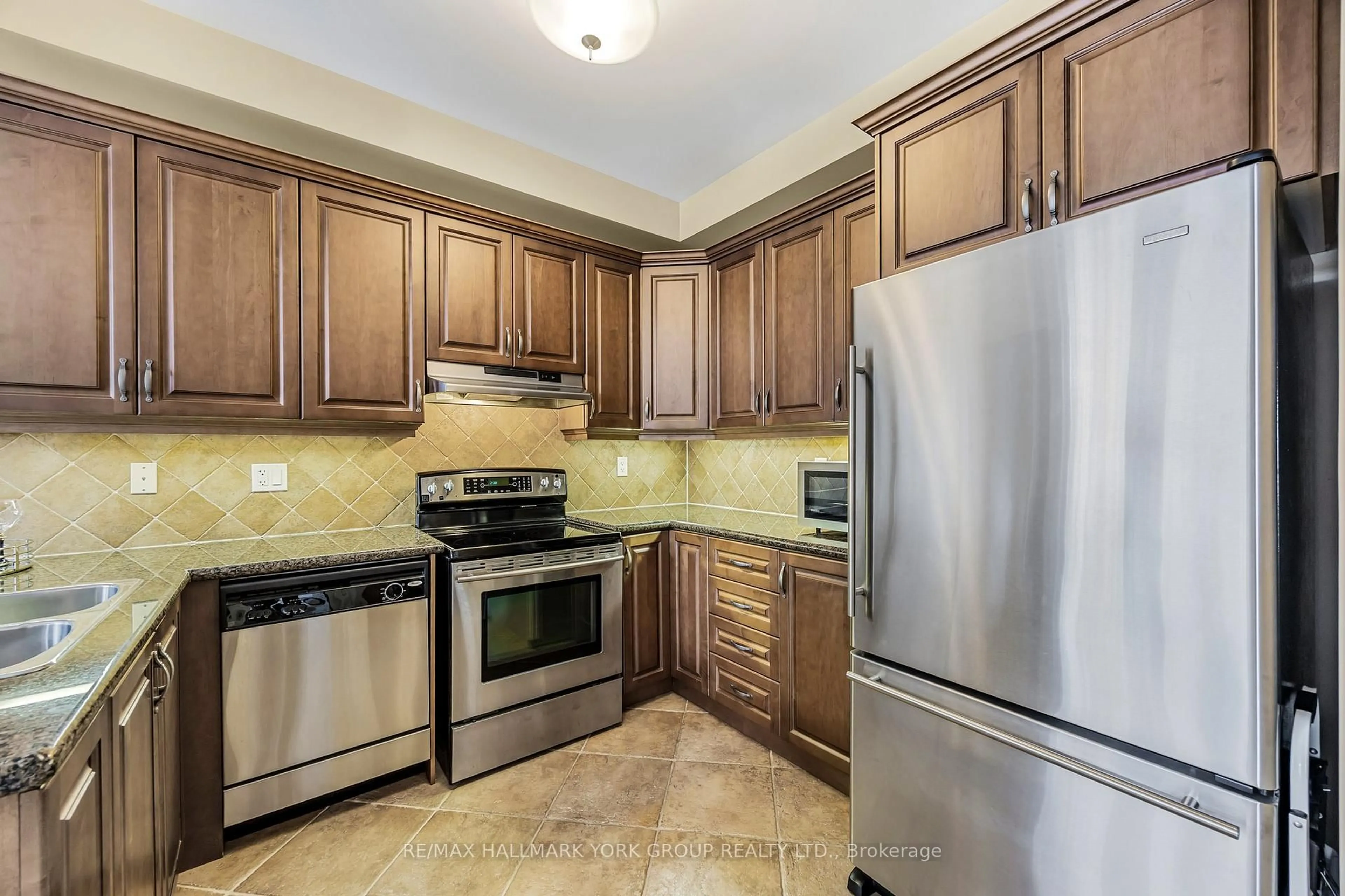 Standard kitchen, ceramic/tile floor for 484 Worthington Ave #8, Richmond Hill Ontario L4E 0E2
