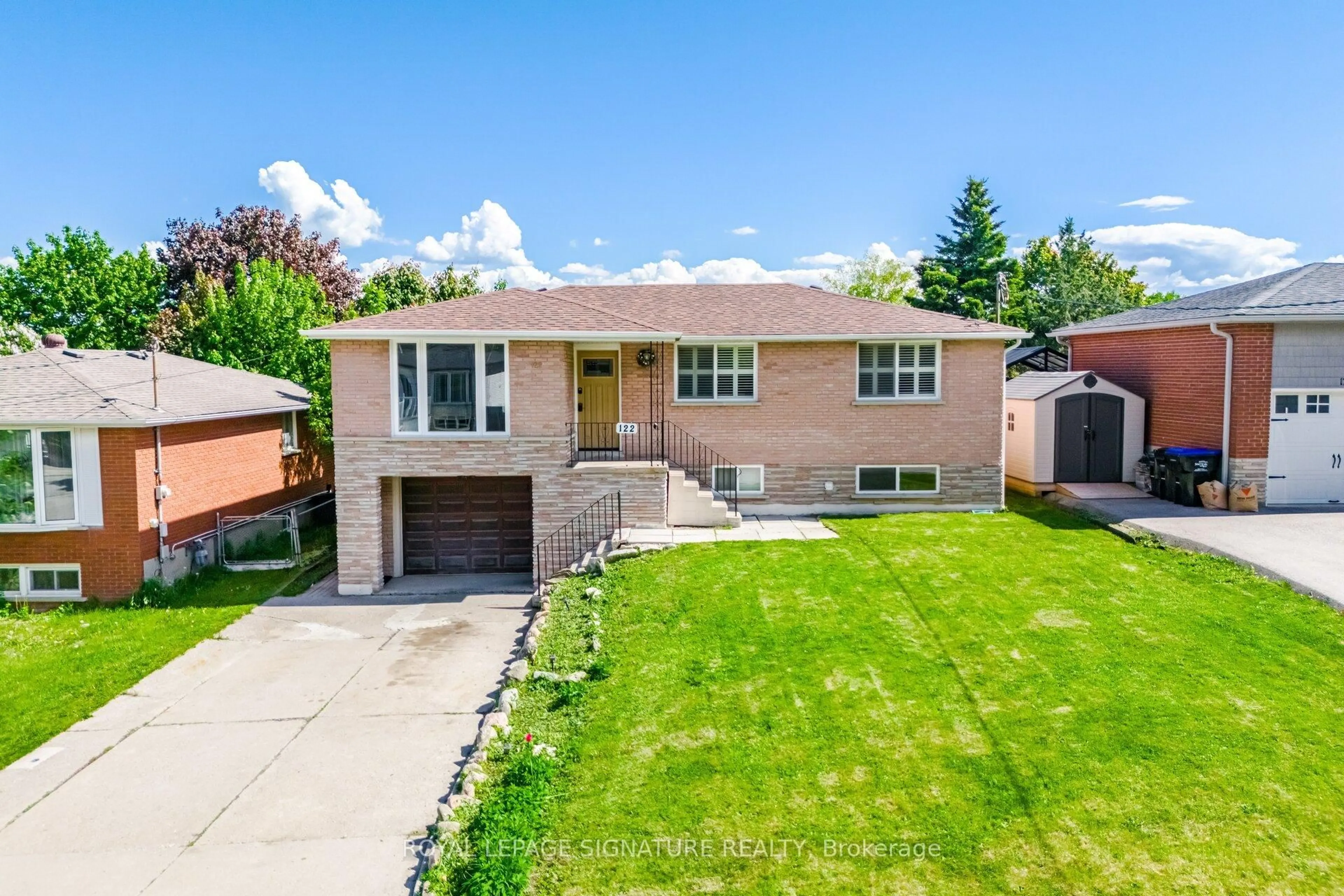 A pic from outside/outdoor area/front of a property/back of a property/a pic from drone, street for 122 Luxury Ave, Bradford West Gwillimbury Ontario L3Z 1T4