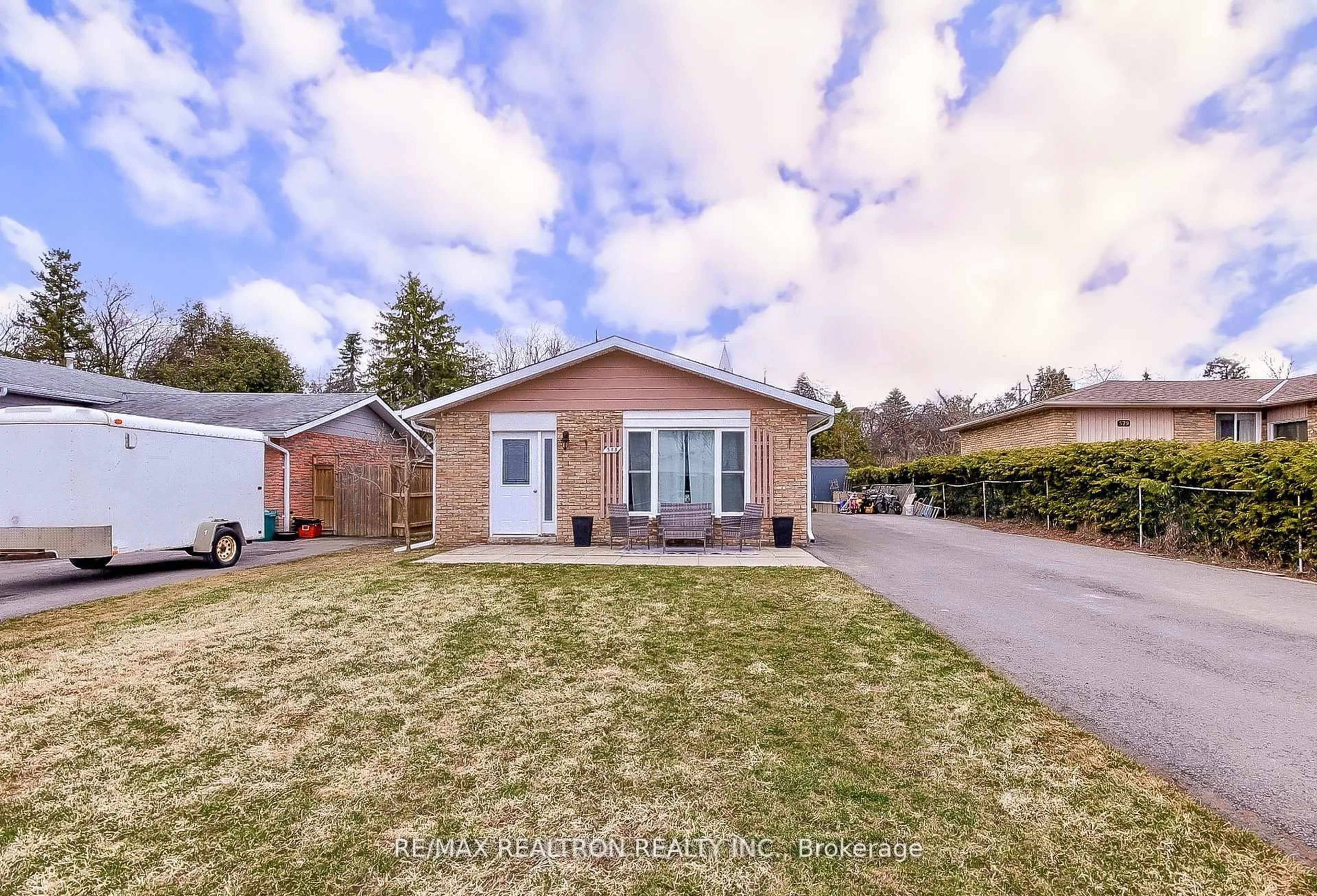 A pic from outside/outdoor area/front of a property/back of a property/a pic from drone, street for 585 North St, Brock Ontario L0K 1A0
