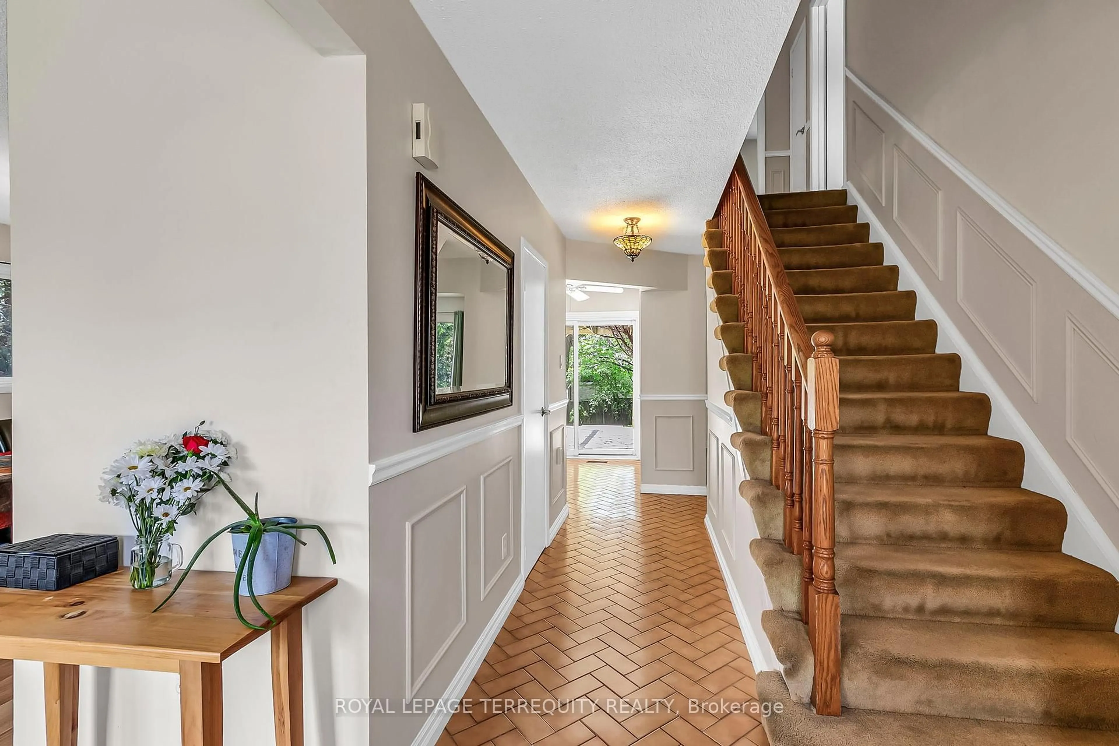 Indoor entryway for 14 Brunton Pl, Newmarket Ontario L3Y 6B4