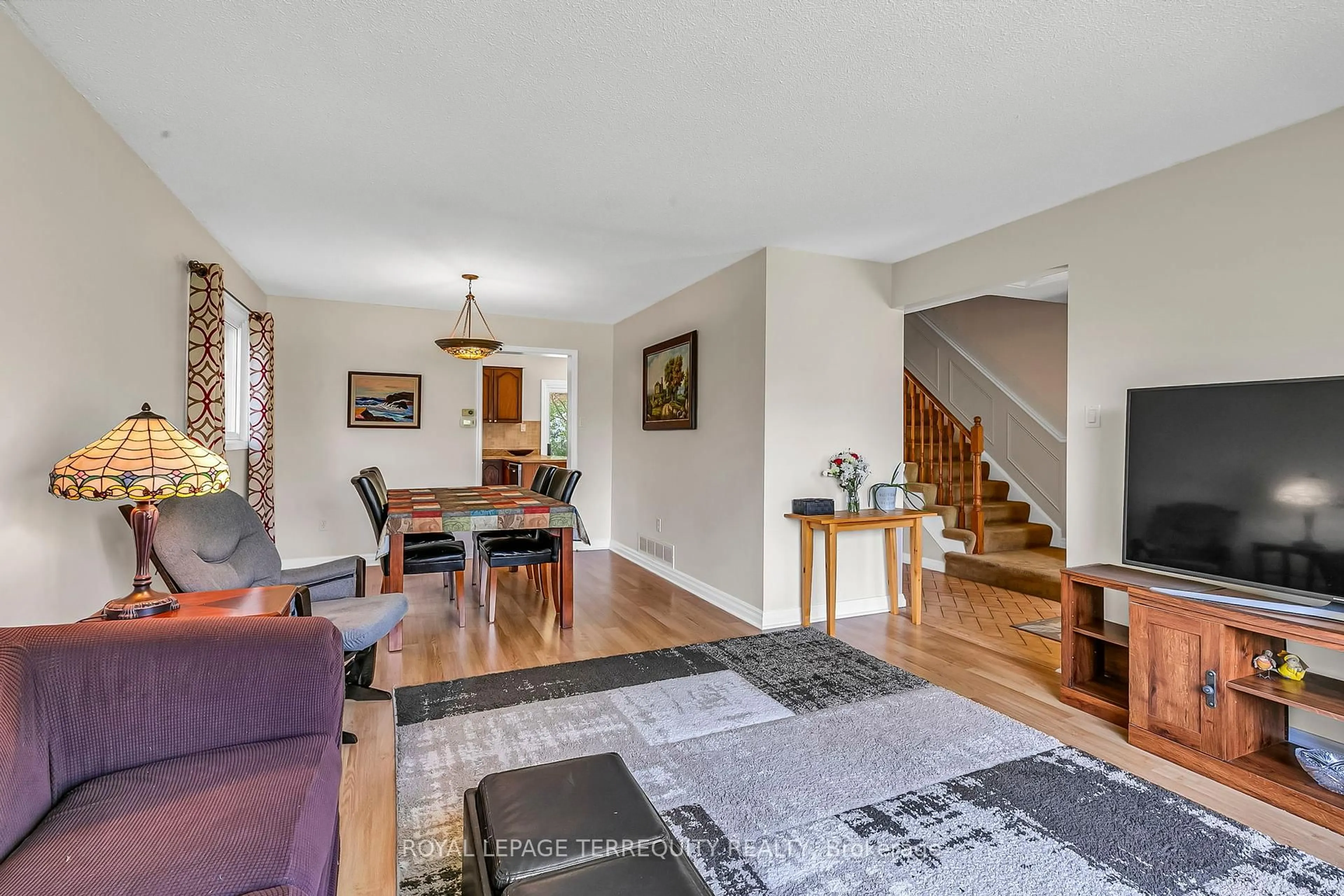 Living room with furniture, unknown for 14 Brunton Pl, Newmarket Ontario L3Y 6B4