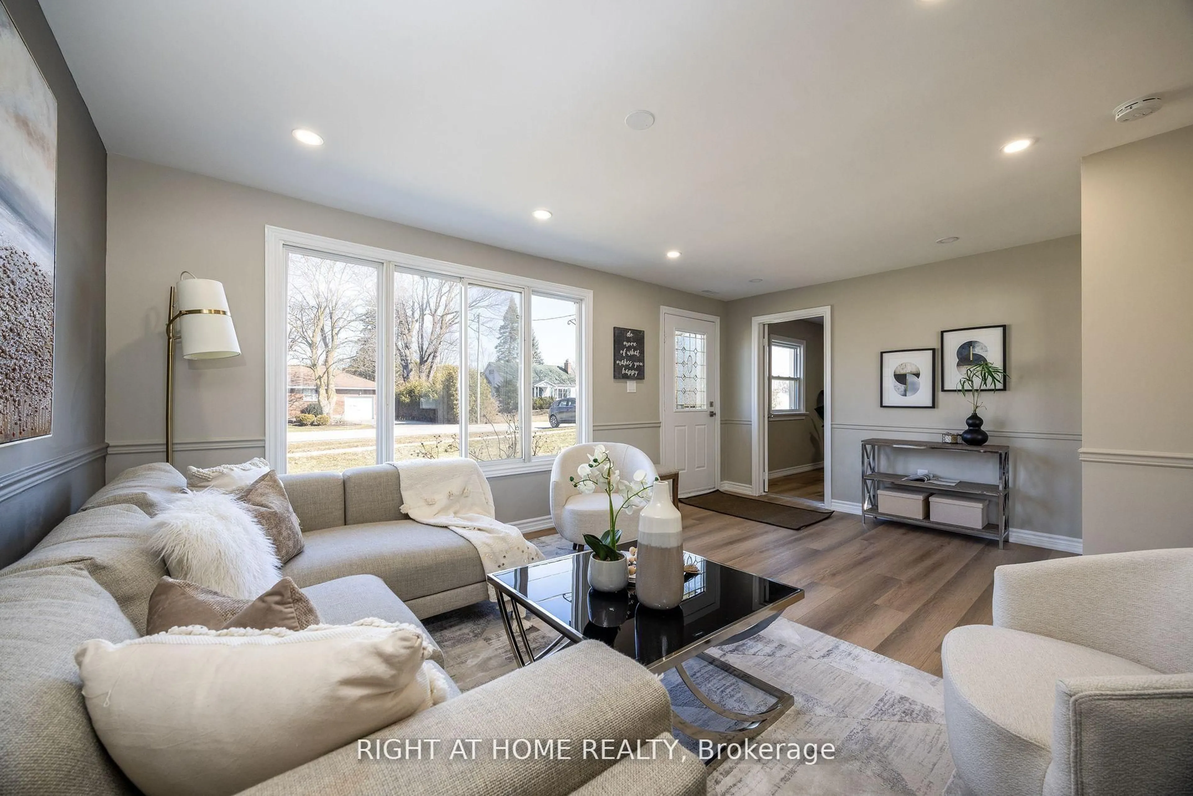 Living room with furniture, unknown for 15 Farr Ave, East Gwillimbury Ontario L0G 1V0