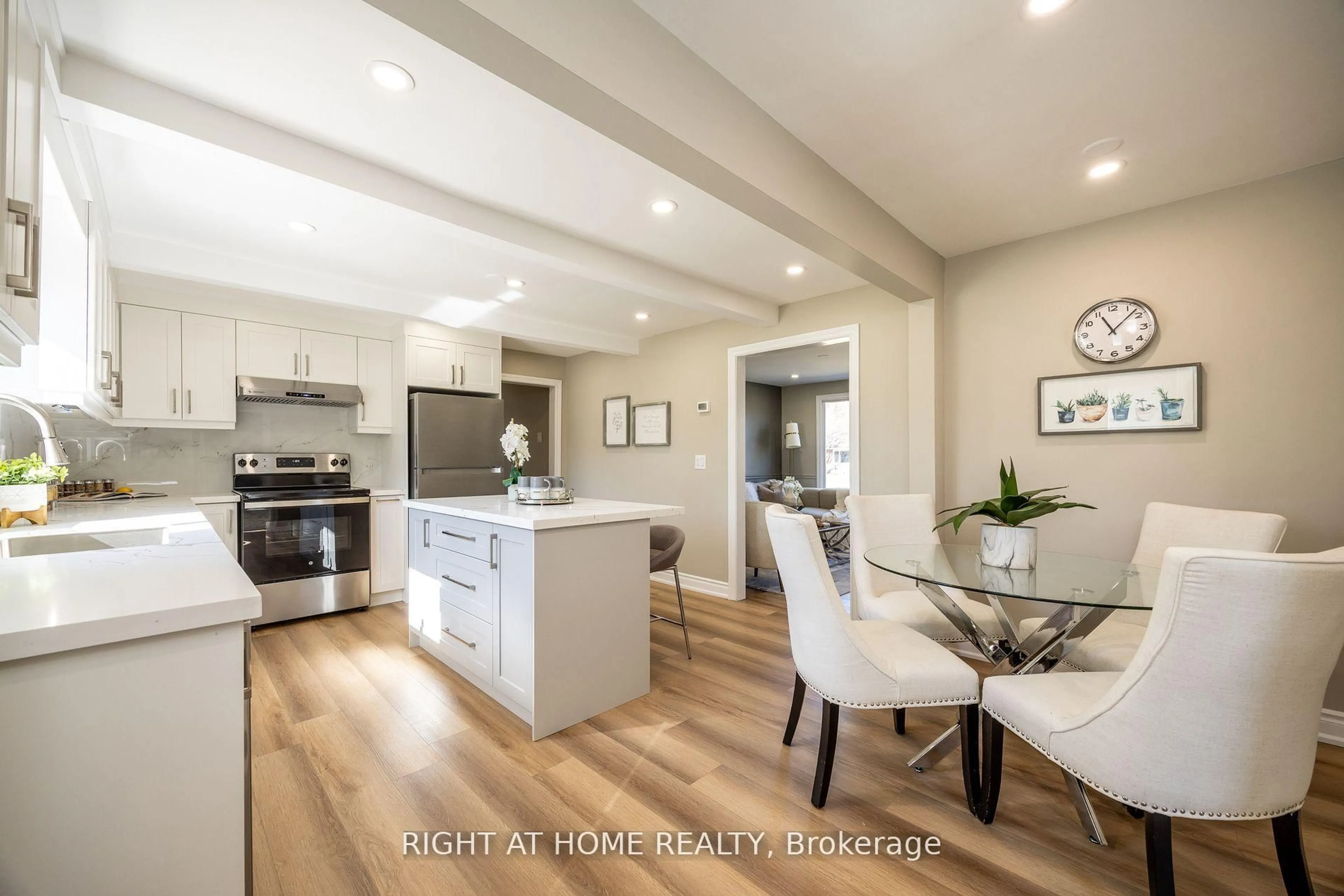 Open concept kitchen, unknown for 15 Farr Ave, East Gwillimbury Ontario L0G 1V0