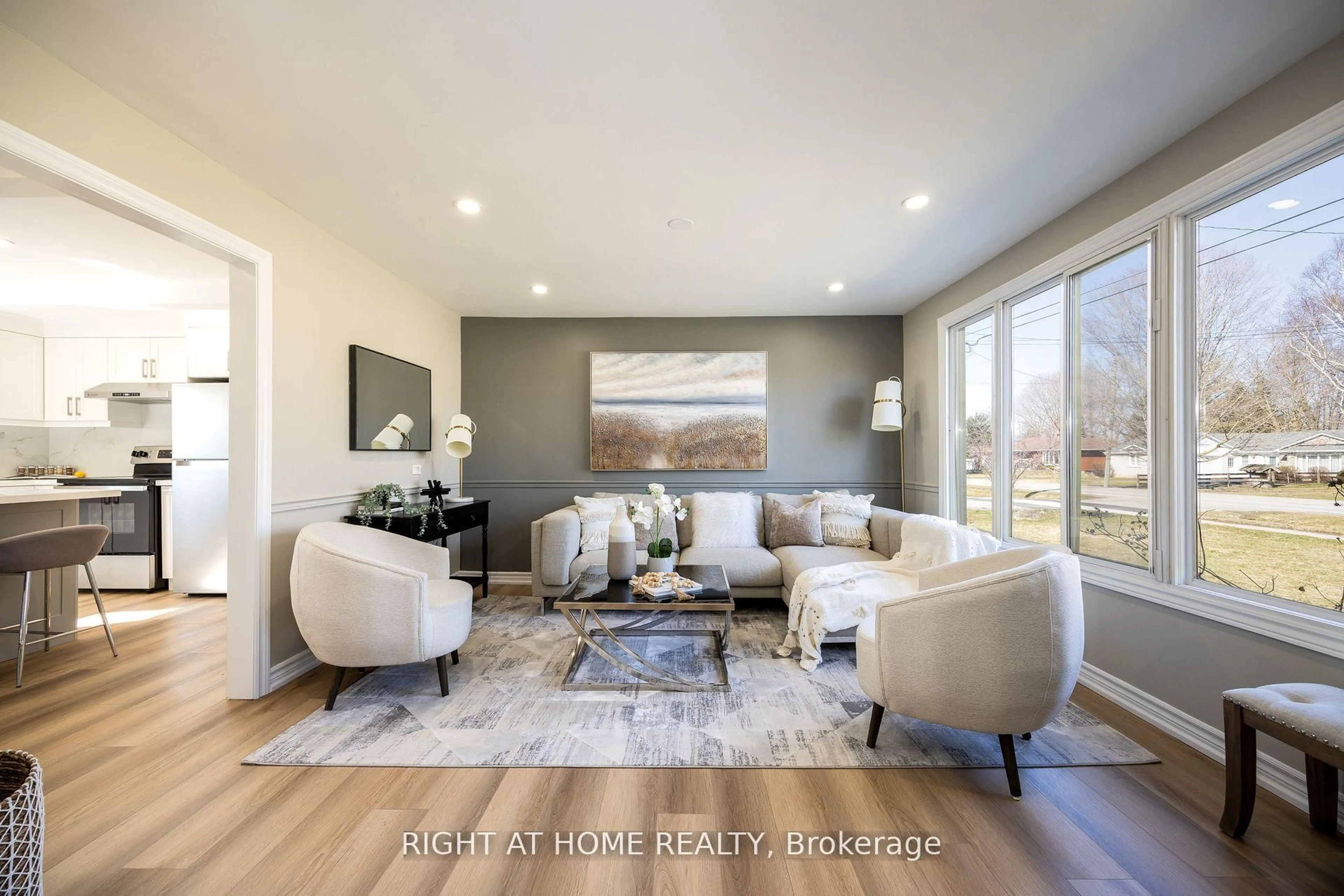 Living room with furniture, unknown for 15 Farr Ave, East Gwillimbury Ontario L0G 1V0