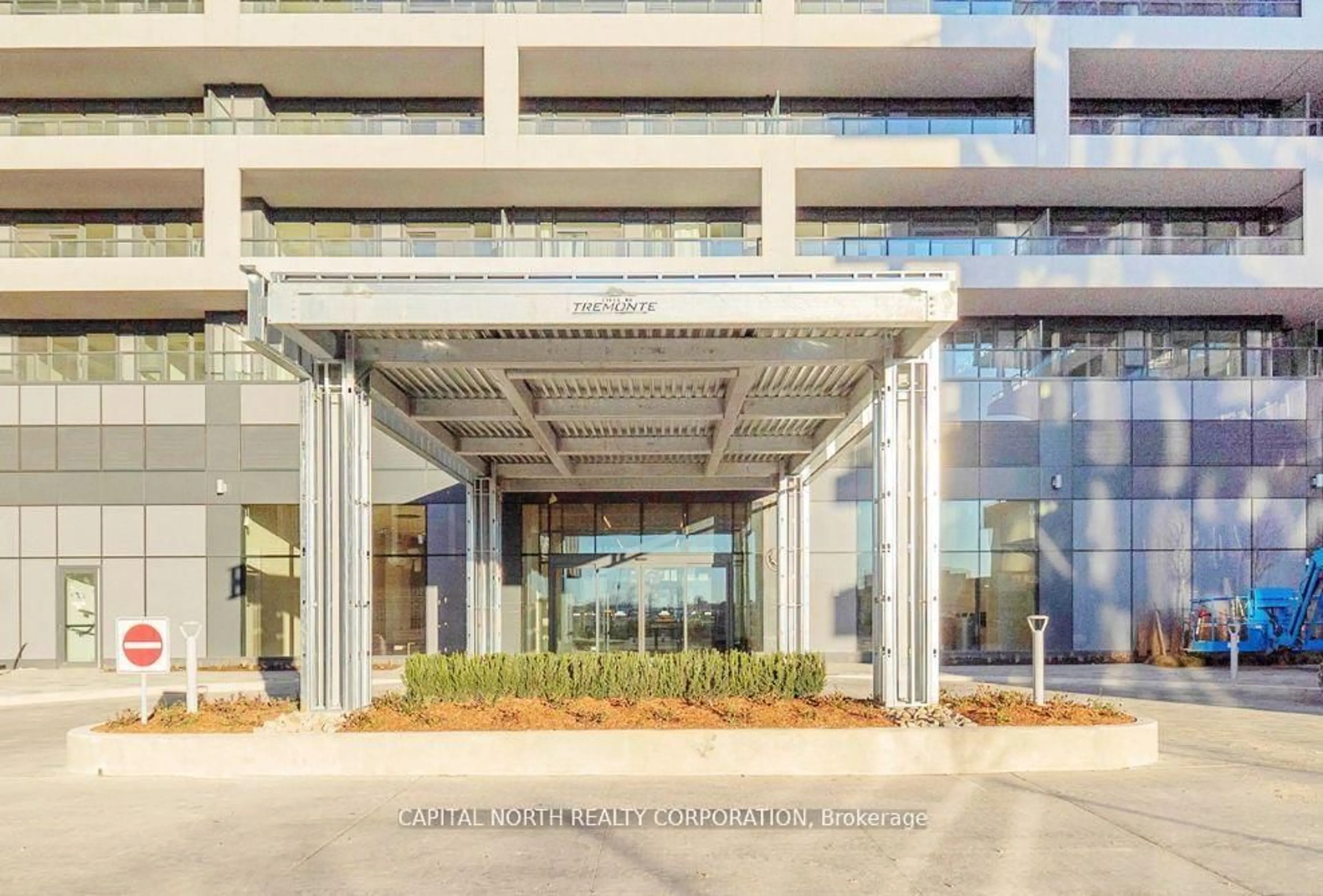 Indoor foyer for 8960 Jane St #2306, Vaughan Ontario L4K 2M9