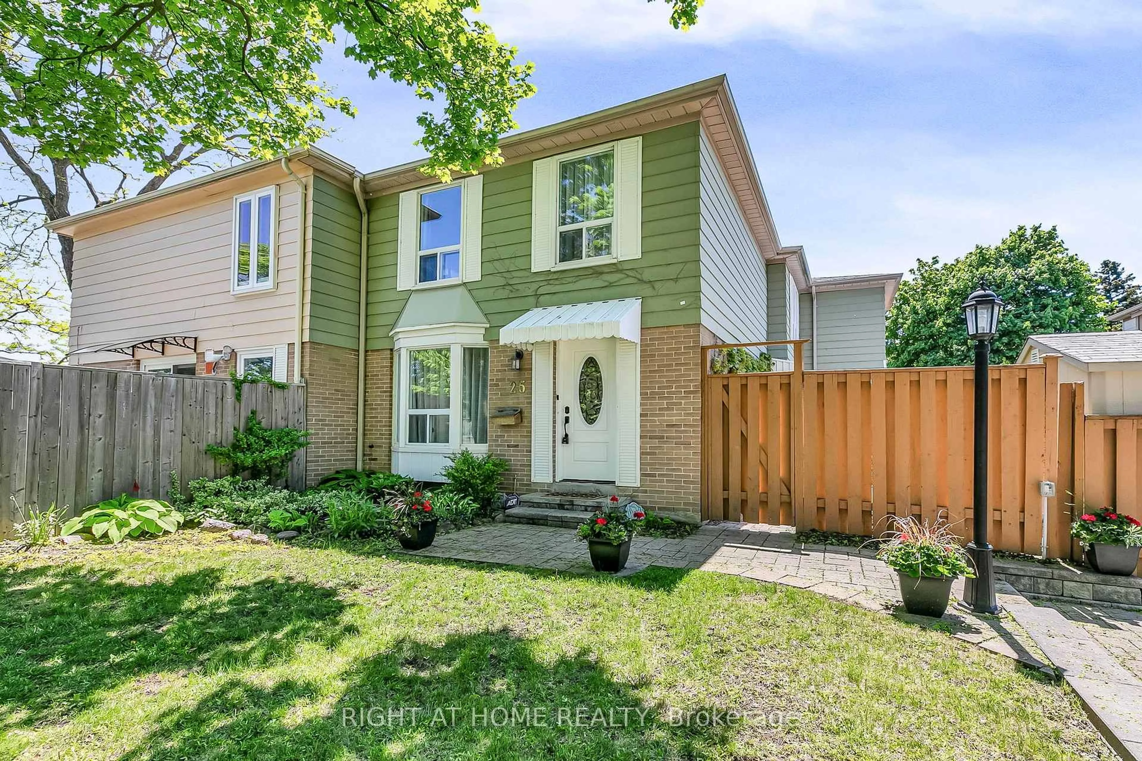 Home with brick exterior material, street for 25 Castle Rock Dr, Richmond Hill Ontario L4C 5A3