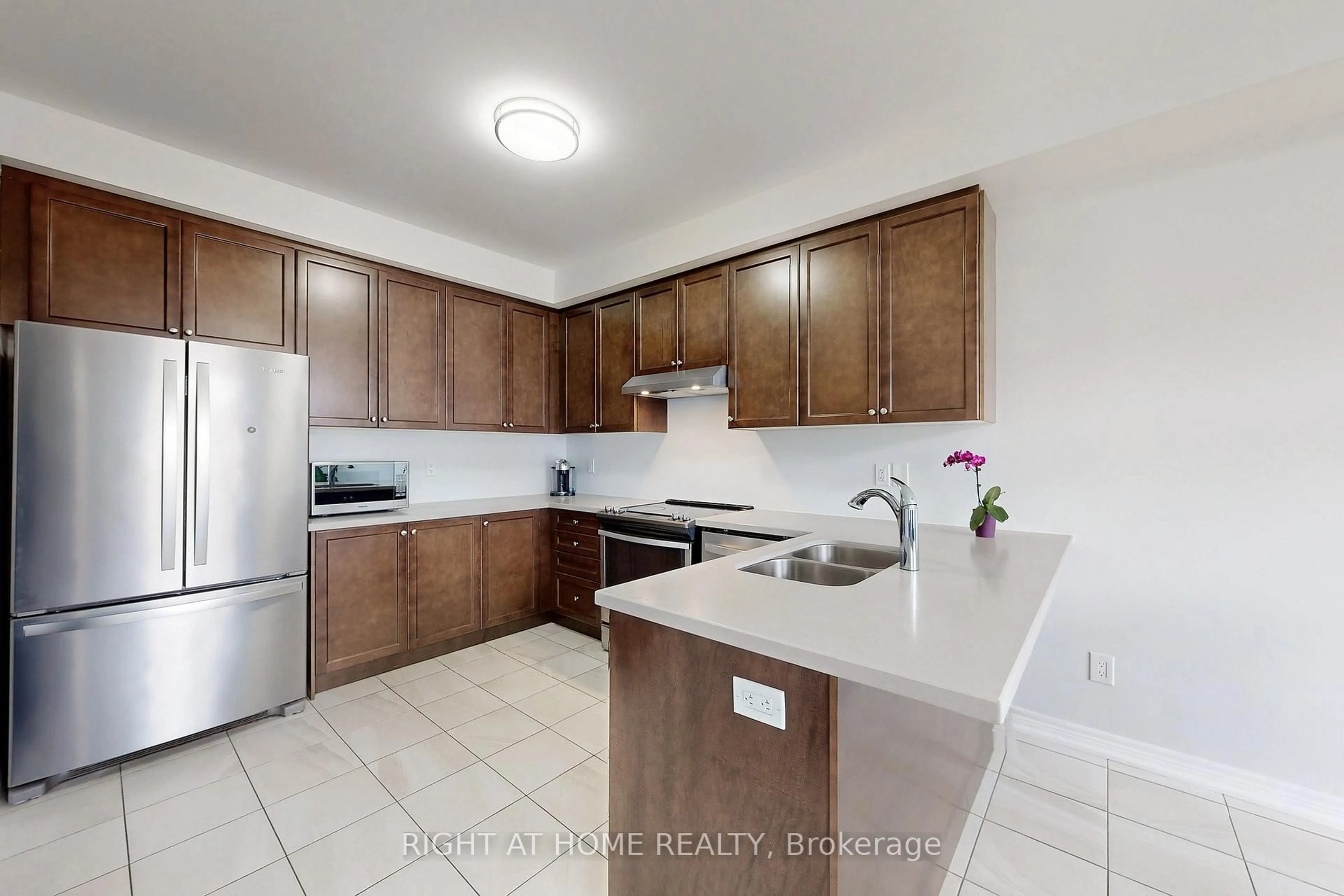 Standard kitchen, unknown for 9 John Smith St, East Gwillimbury Ontario L9N 0S7