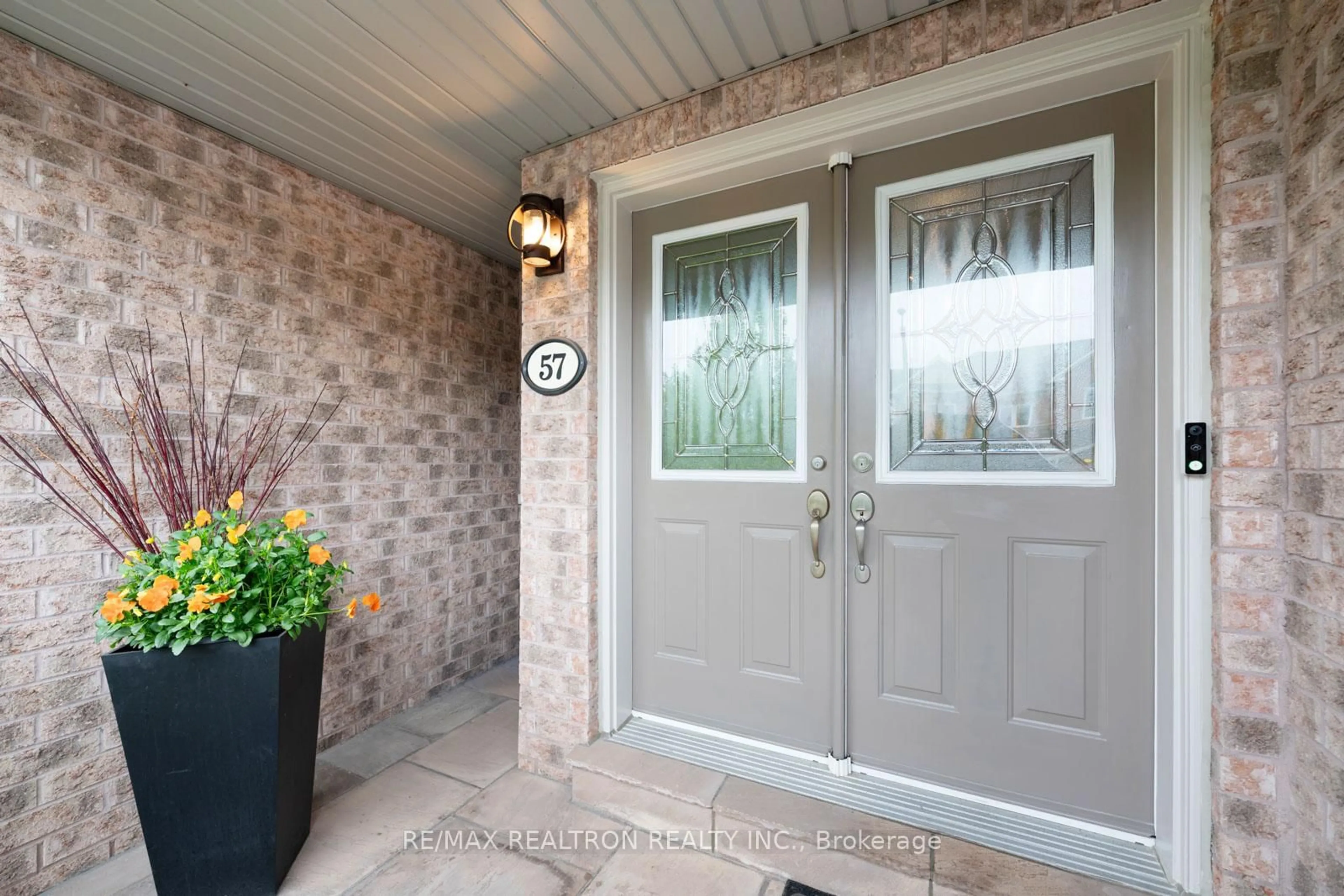 Indoor entryway for 57 Lander Cres, Vaughan Ontario L4J 8V2