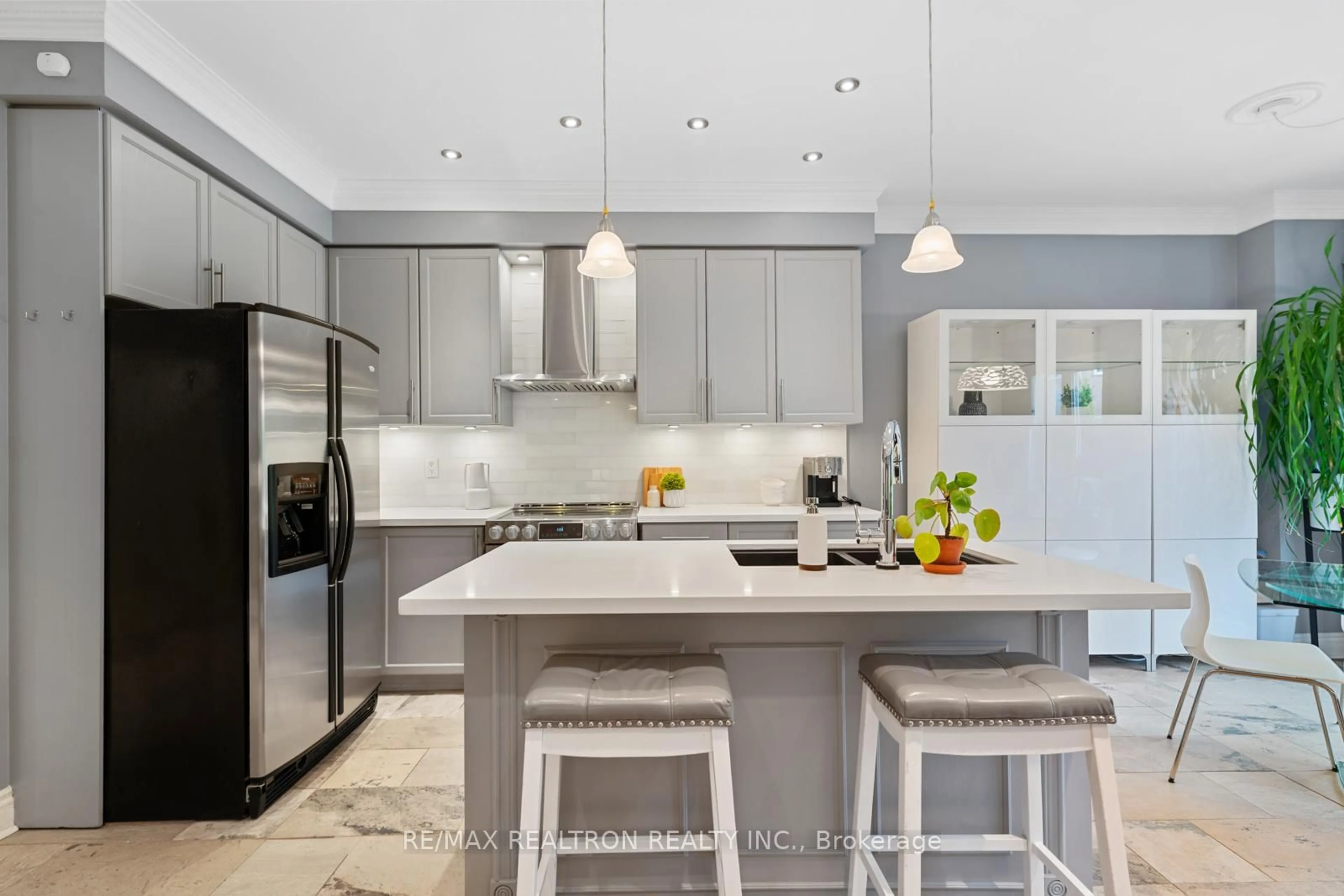 Contemporary kitchen, unknown for 57 Lander Cres, Vaughan Ontario L4J 8V2