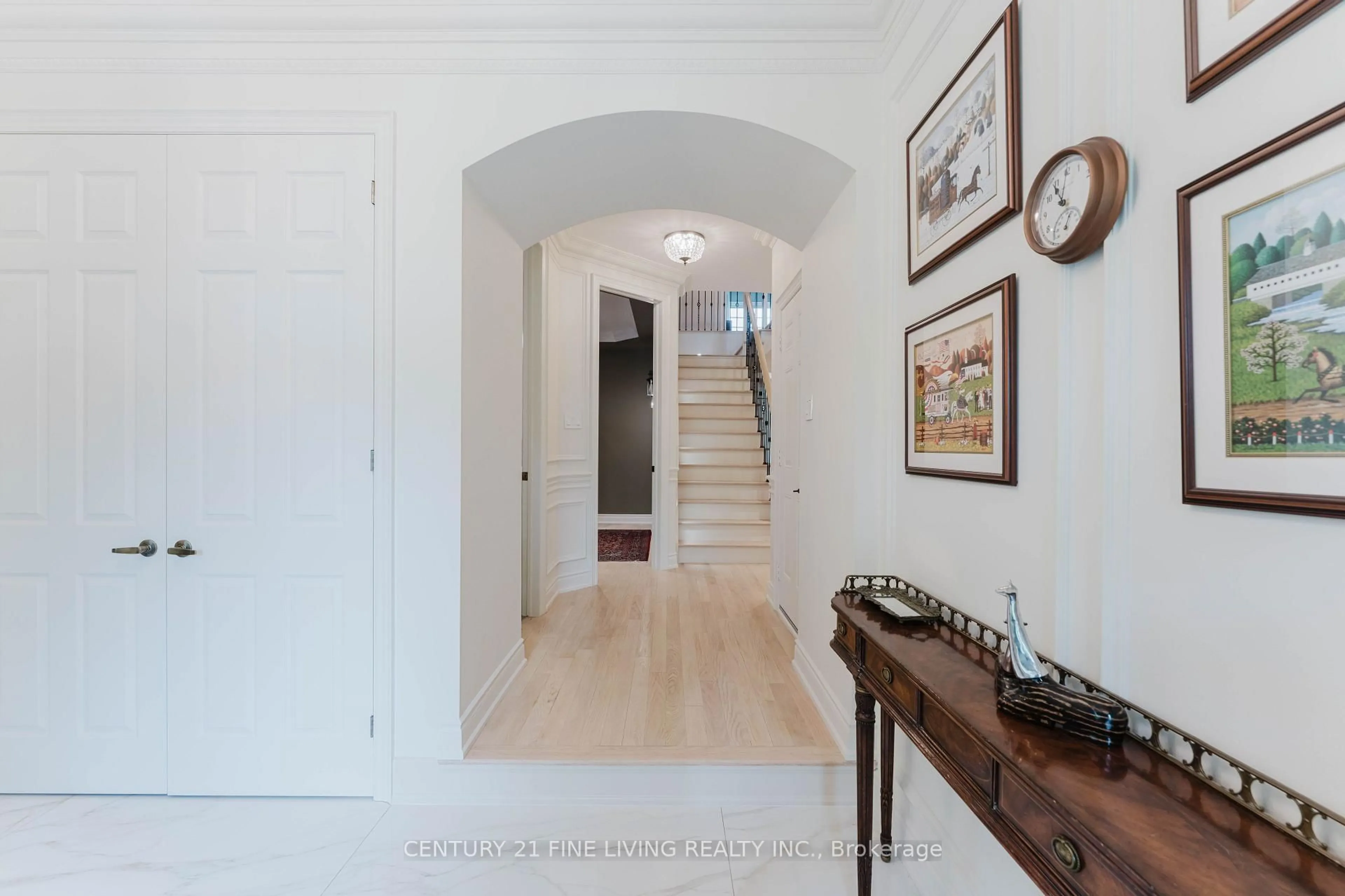 Indoor entryway for 96 Wolf Creek Cres, Vaughan Ontario L6A 4B9