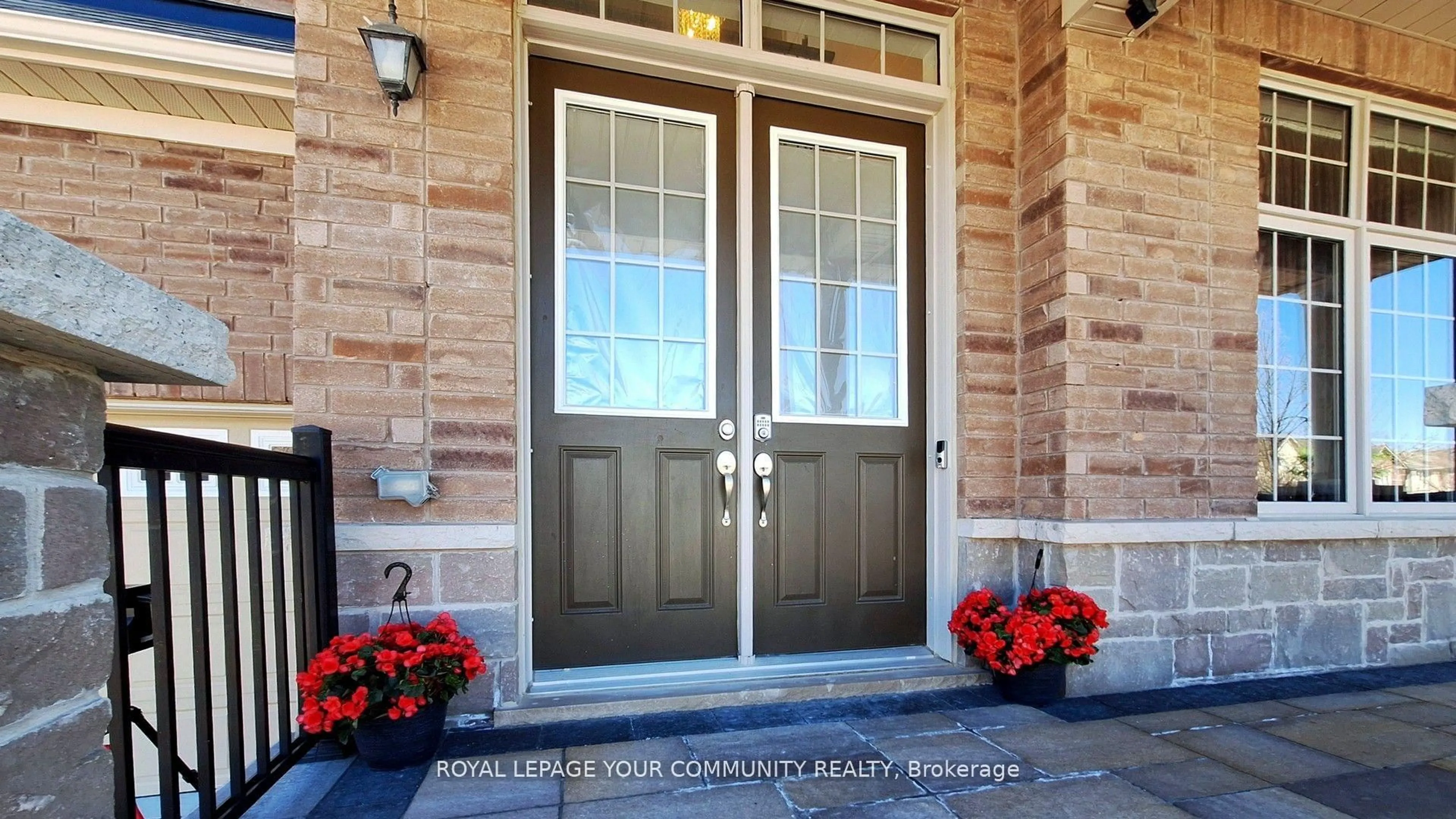 Indoor entryway for 561 Clifford Perry Pl, Newmarket Ontario L3X 0J2