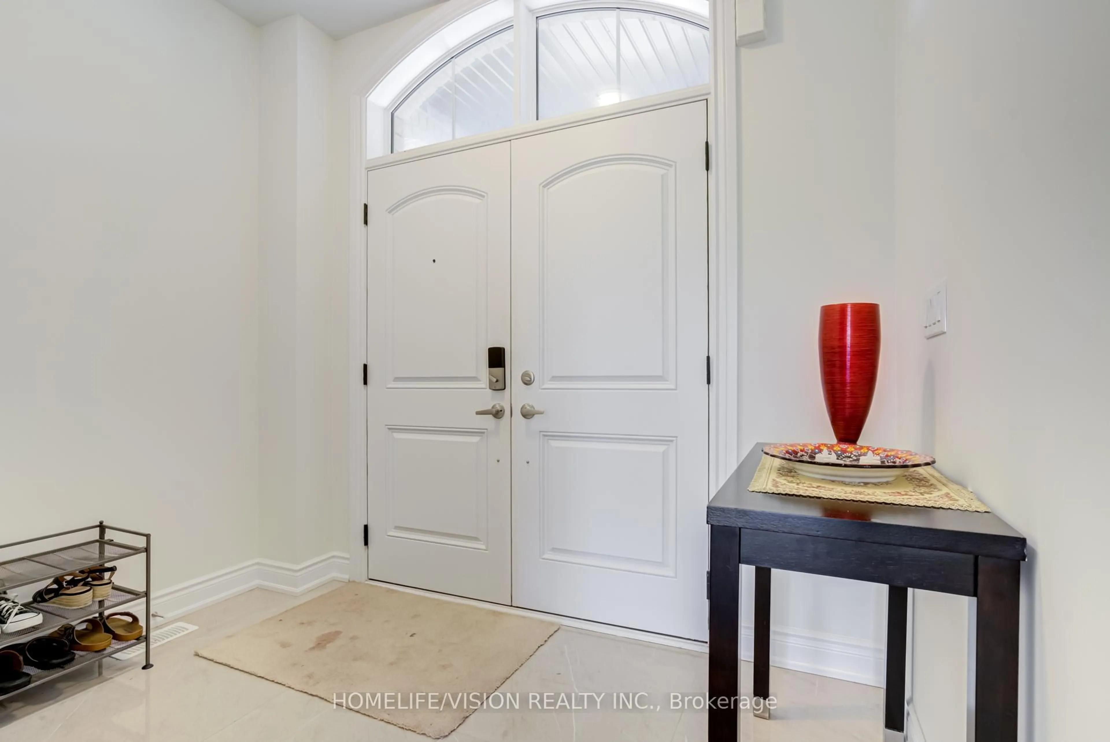 Indoor entryway for 66 Chessington Ave, East Gwillimbury Ontario L9N 0R5