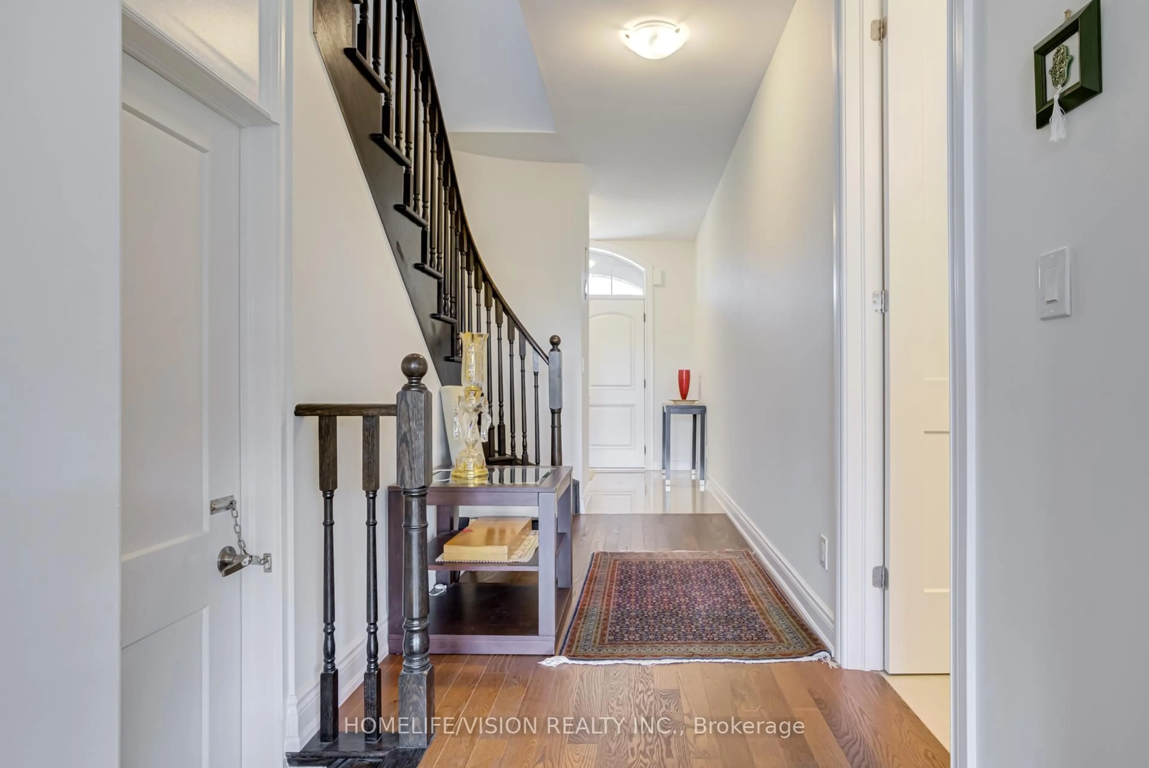 Indoor entryway for 66 Chessington Ave, East Gwillimbury Ontario L9N 0R5