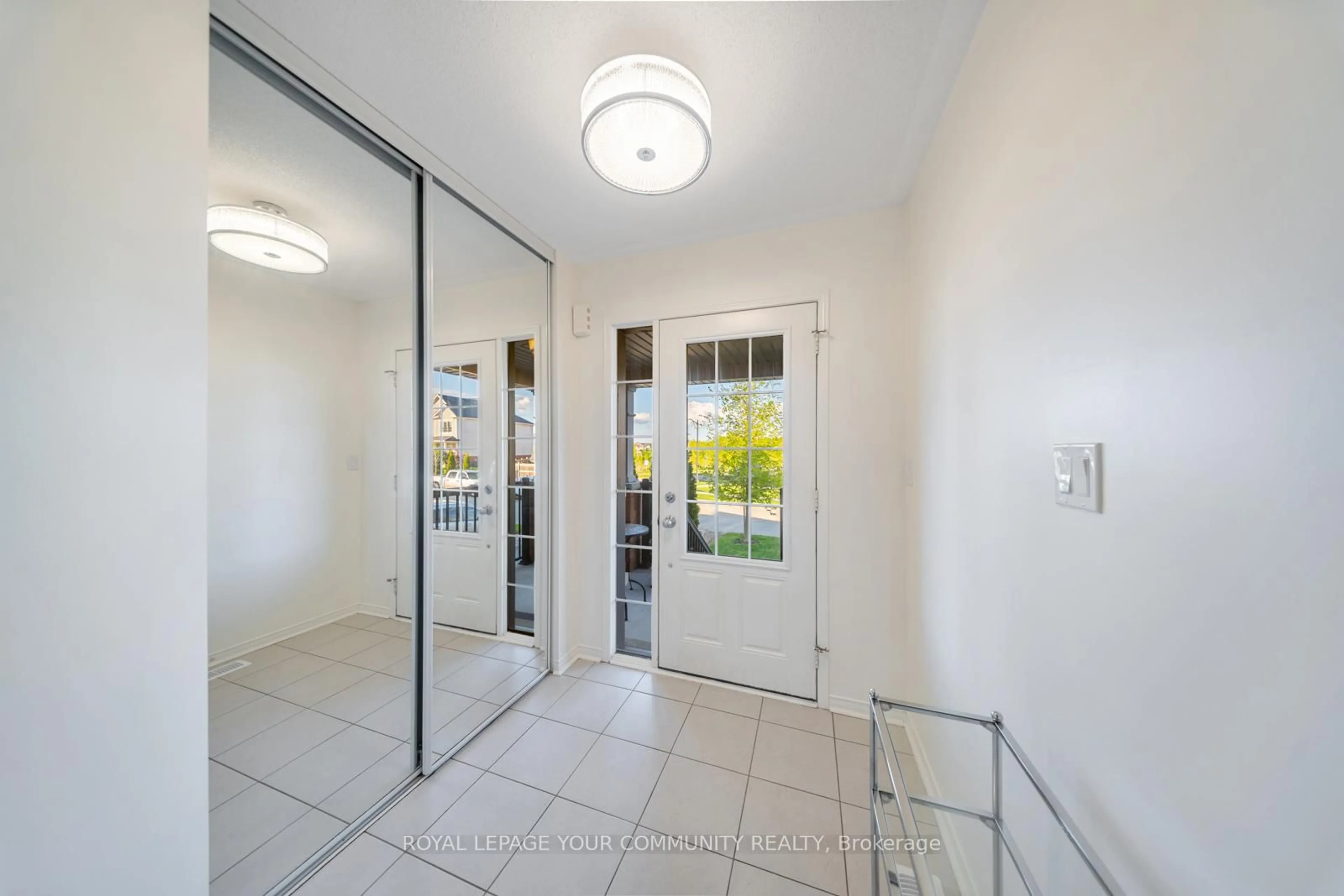Indoor entryway for 267 ORR Dr, Bradford West Gwillimbury Ontario L3Z 0S3