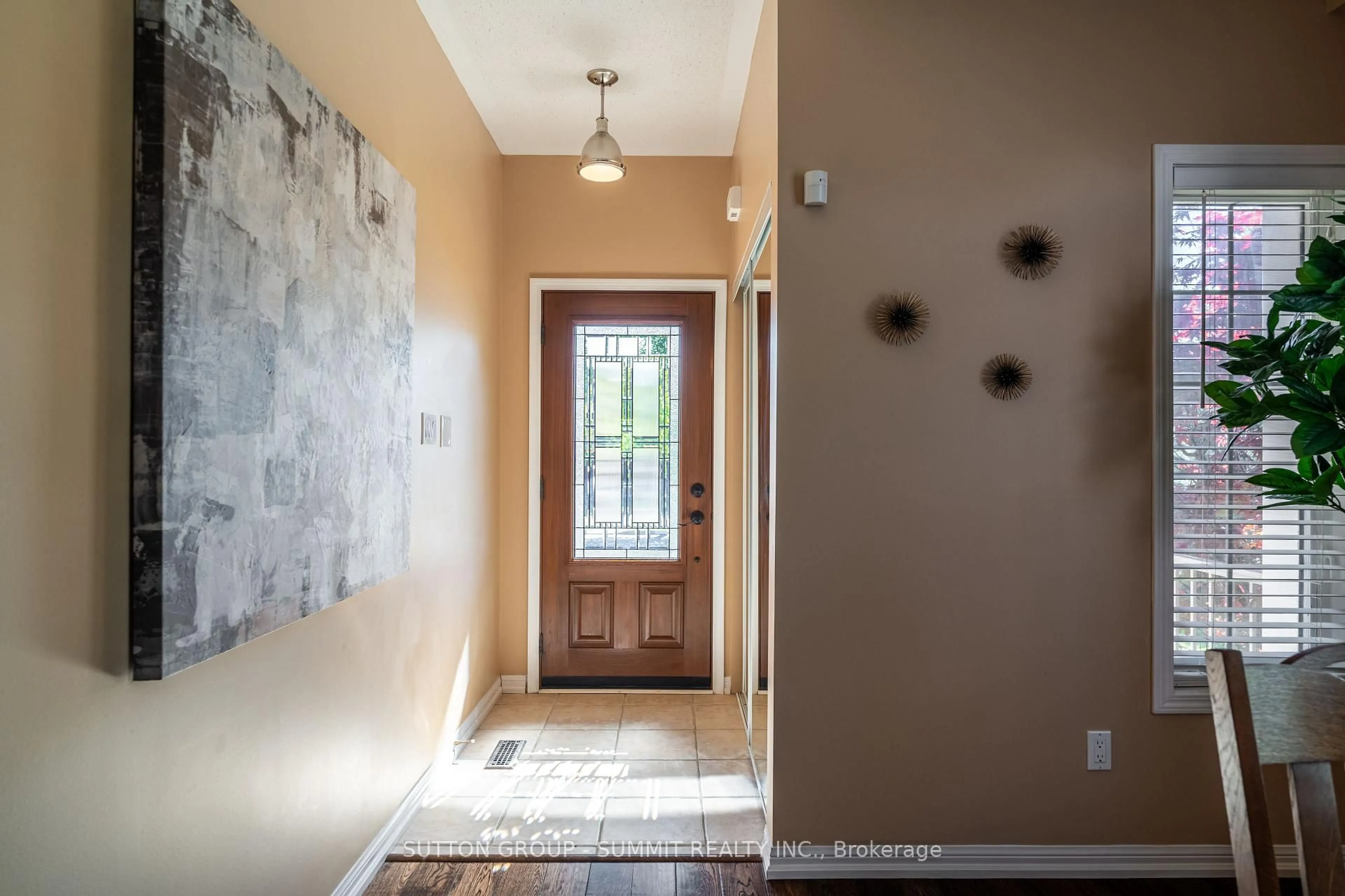 Indoor entryway for 55 Meadows End Cres, Uxbridge Ontario L9P 0A5