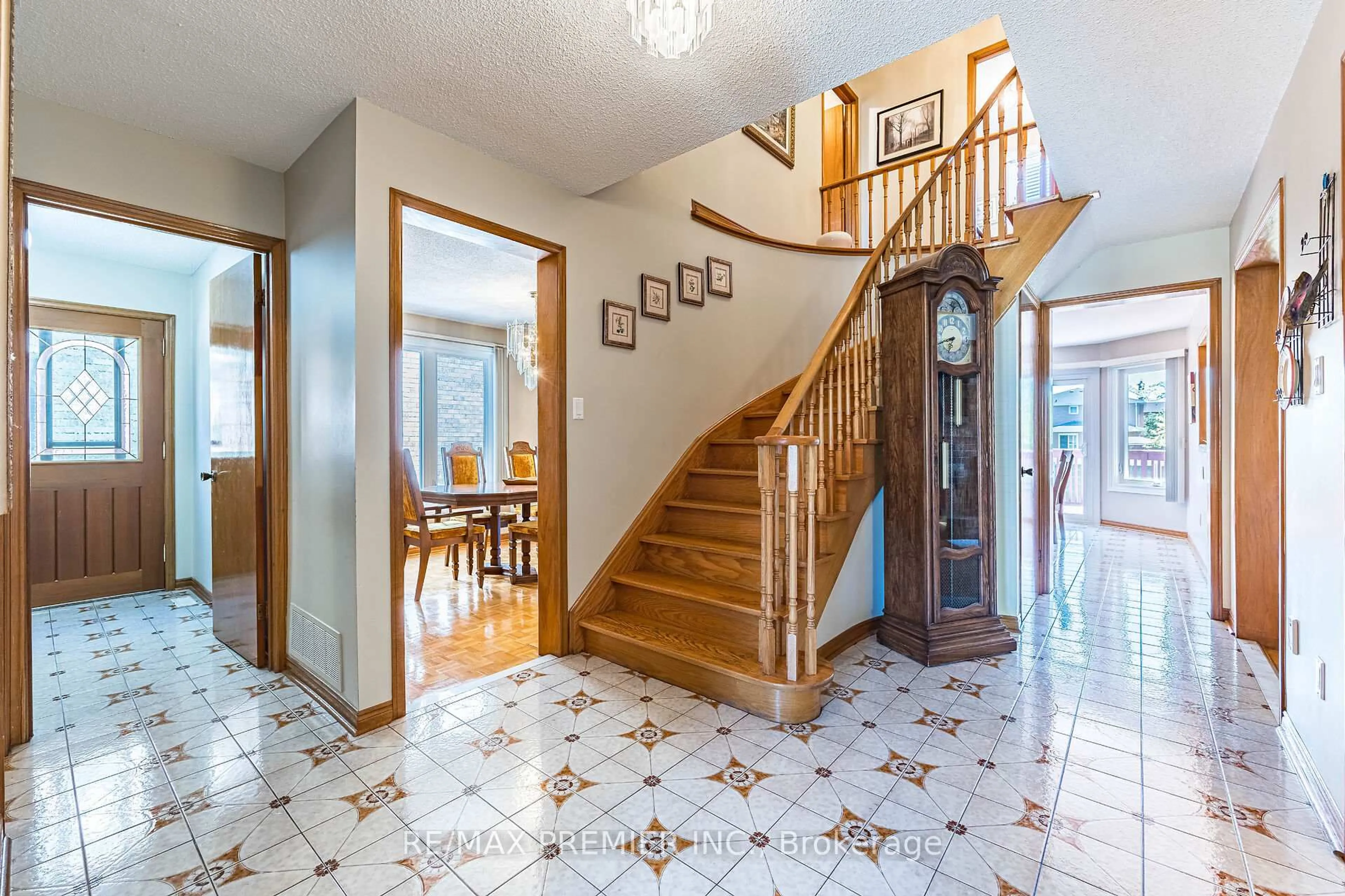 Indoor foyer for 18 Mathewson St, Vaughan Ontario L6A 1B6