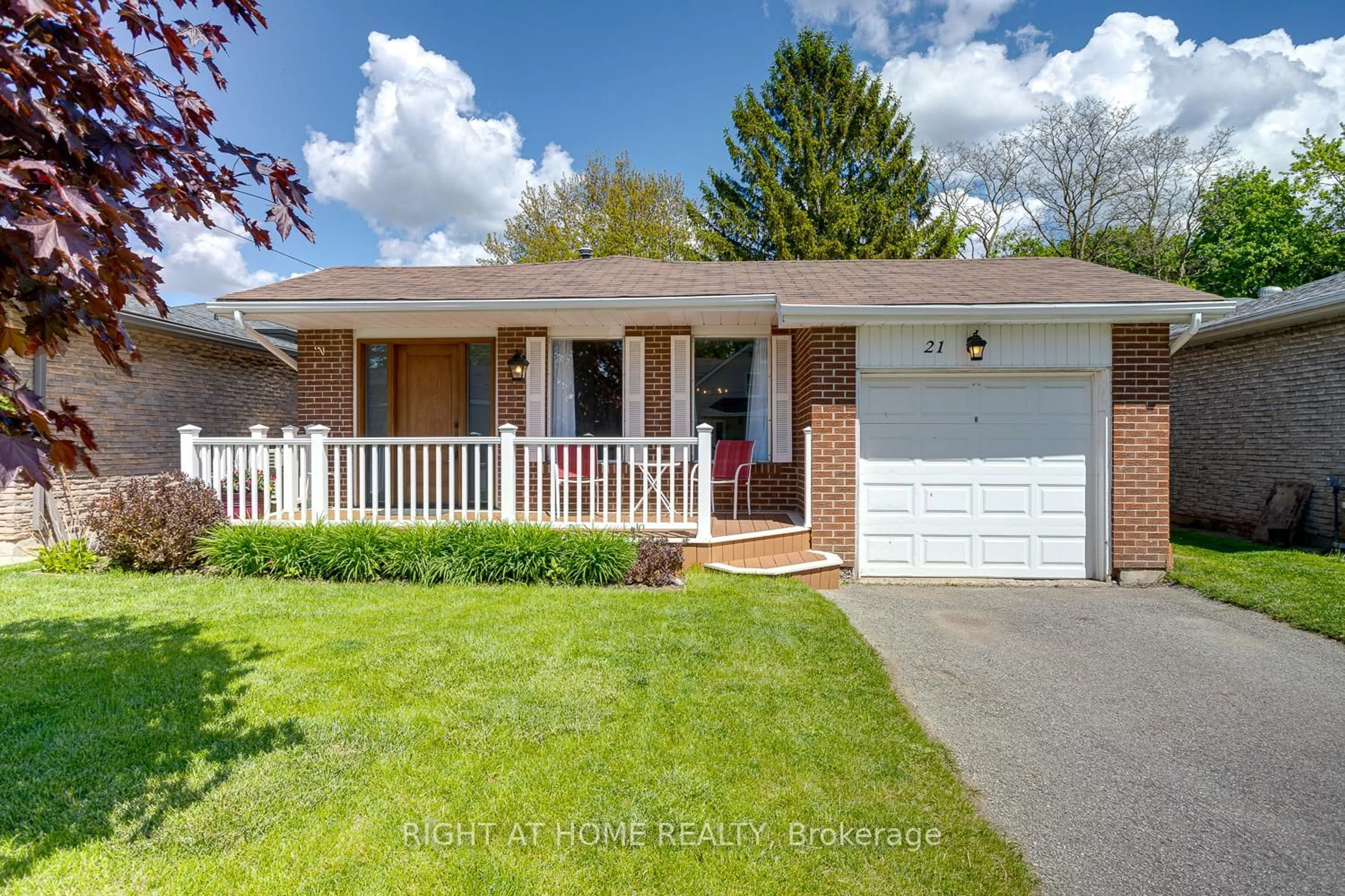 Home with vinyl exterior material, street for 21 Cemetery Lane, Whitchurch-Stouffville Ontario L4A 6B2