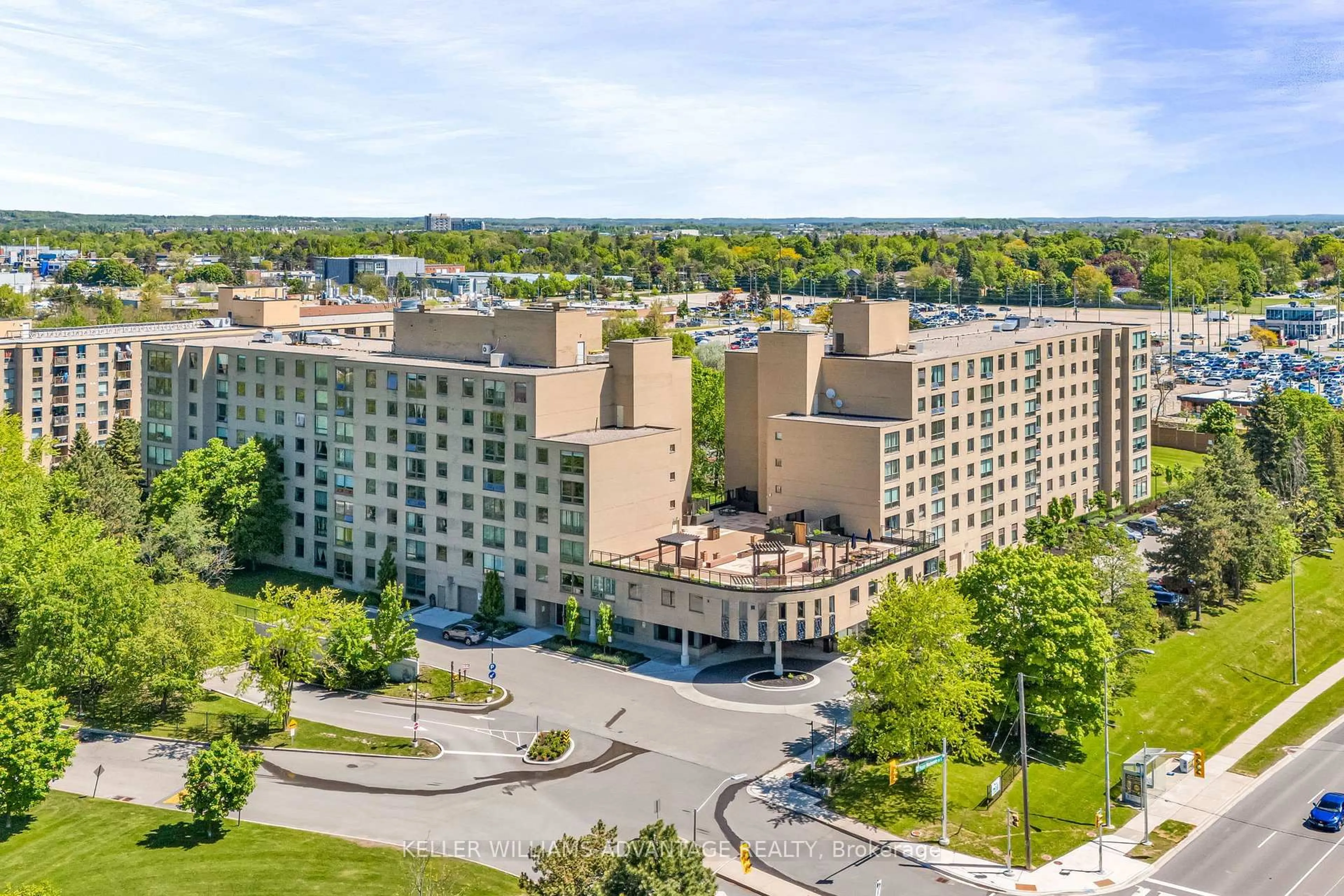 A pic from outside/outdoor area/front of a property/back of a property/a pic from drone, building for 326 Major Mackenzie Dr #516, Richmond Hill Ontario L4C 8T4
