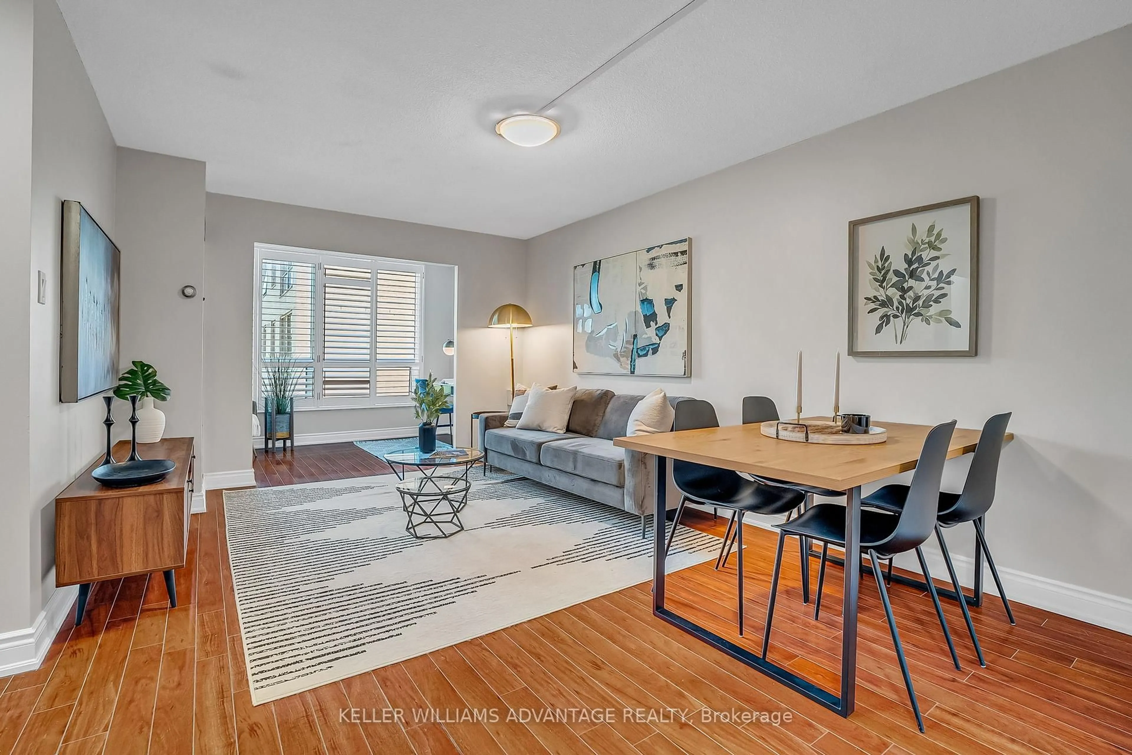 Living room with furniture, unknown for 326 Major Mackenzie Dr #516, Richmond Hill Ontario L4C 8T4