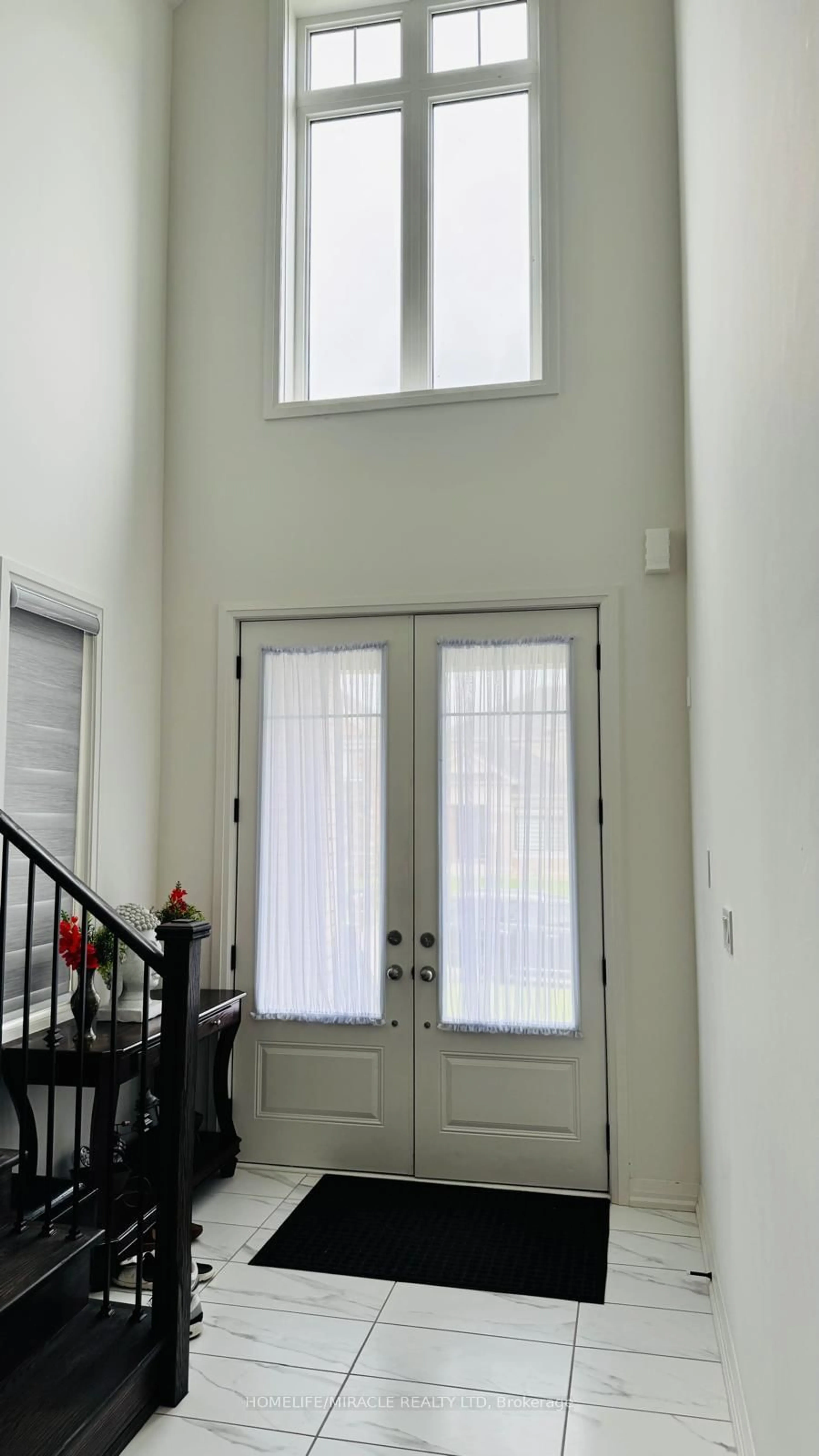 Indoor entryway for 58 Sandhill Cres, Adjala-Tosorontio Ontario L0G 1W0