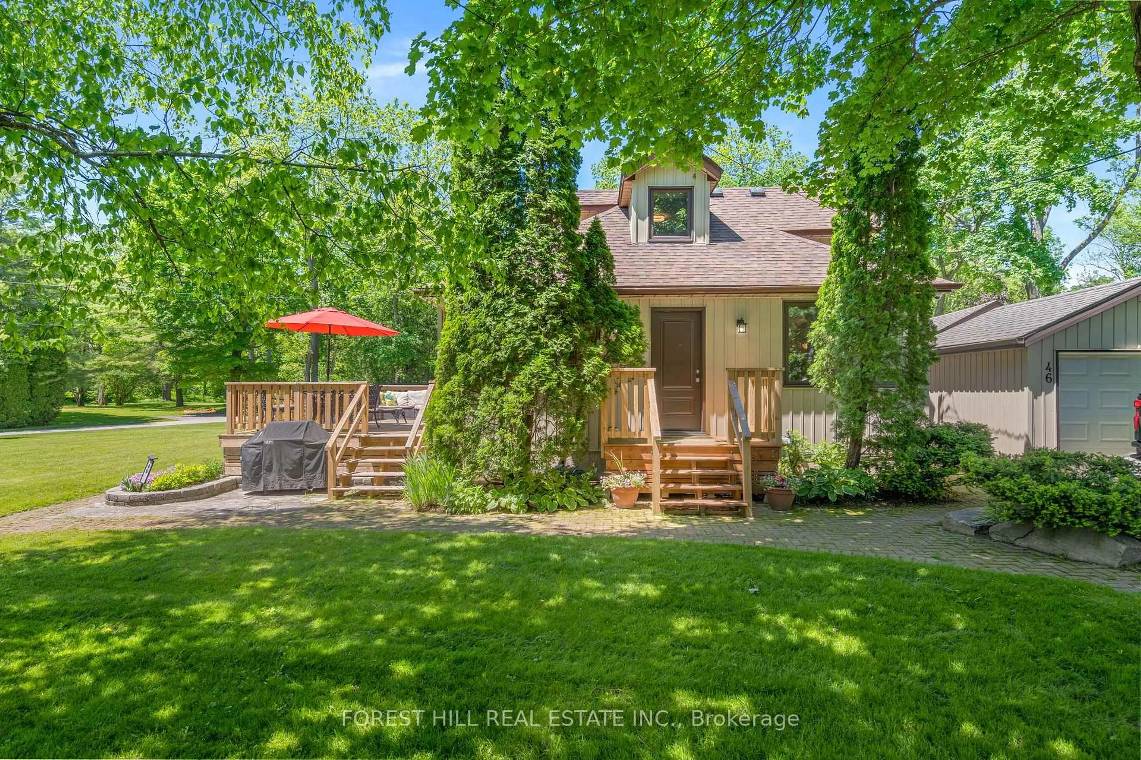 A pic from outside/outdoor area/front of a property/back of a property/a pic from drone, street for 46 Sunnypoint Dr, Innisfil Ontario L9S 2X5