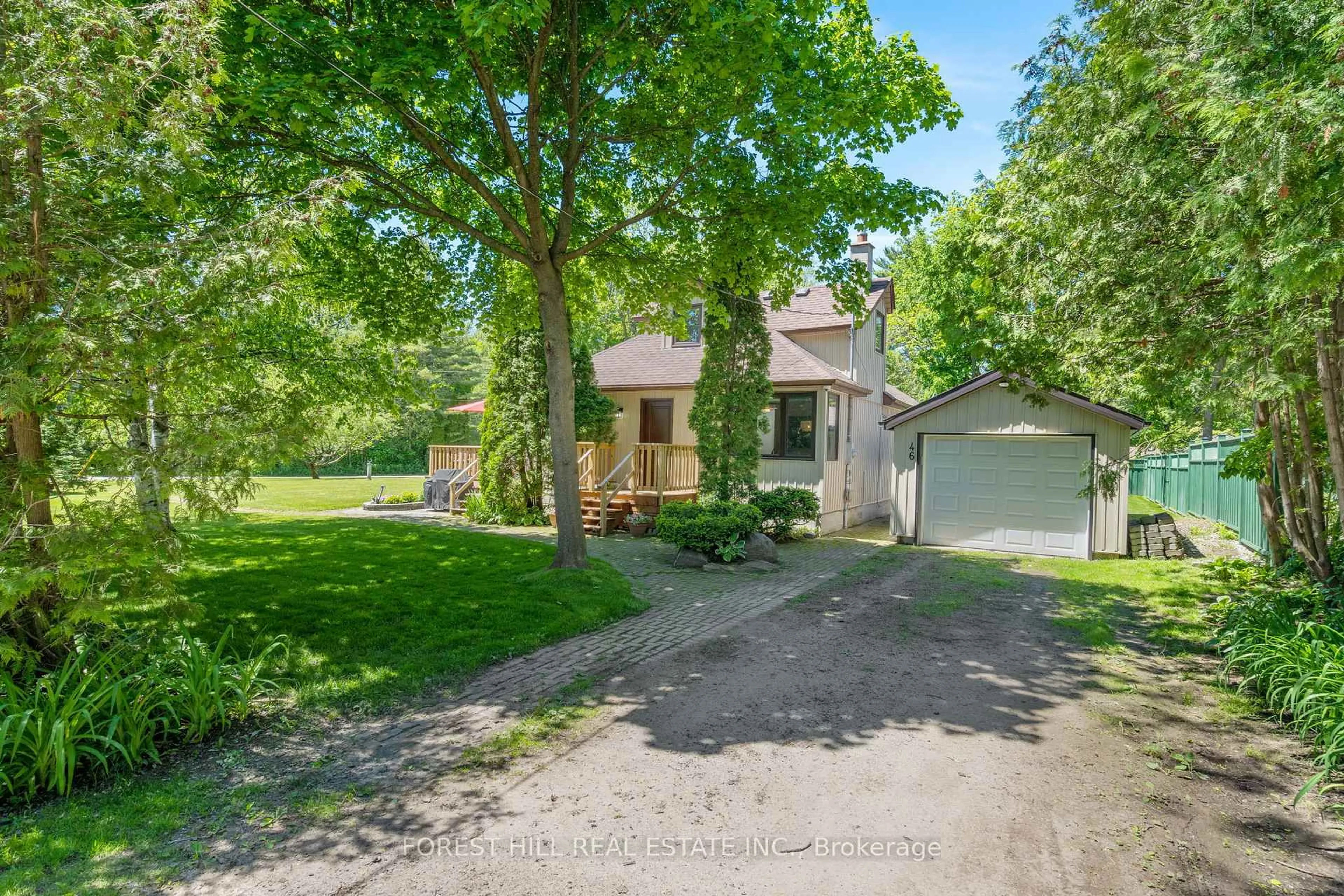 A pic from outside/outdoor area/front of a property/back of a property/a pic from drone, street for 46 Sunnypoint Dr, Innisfil Ontario L9S 2X5