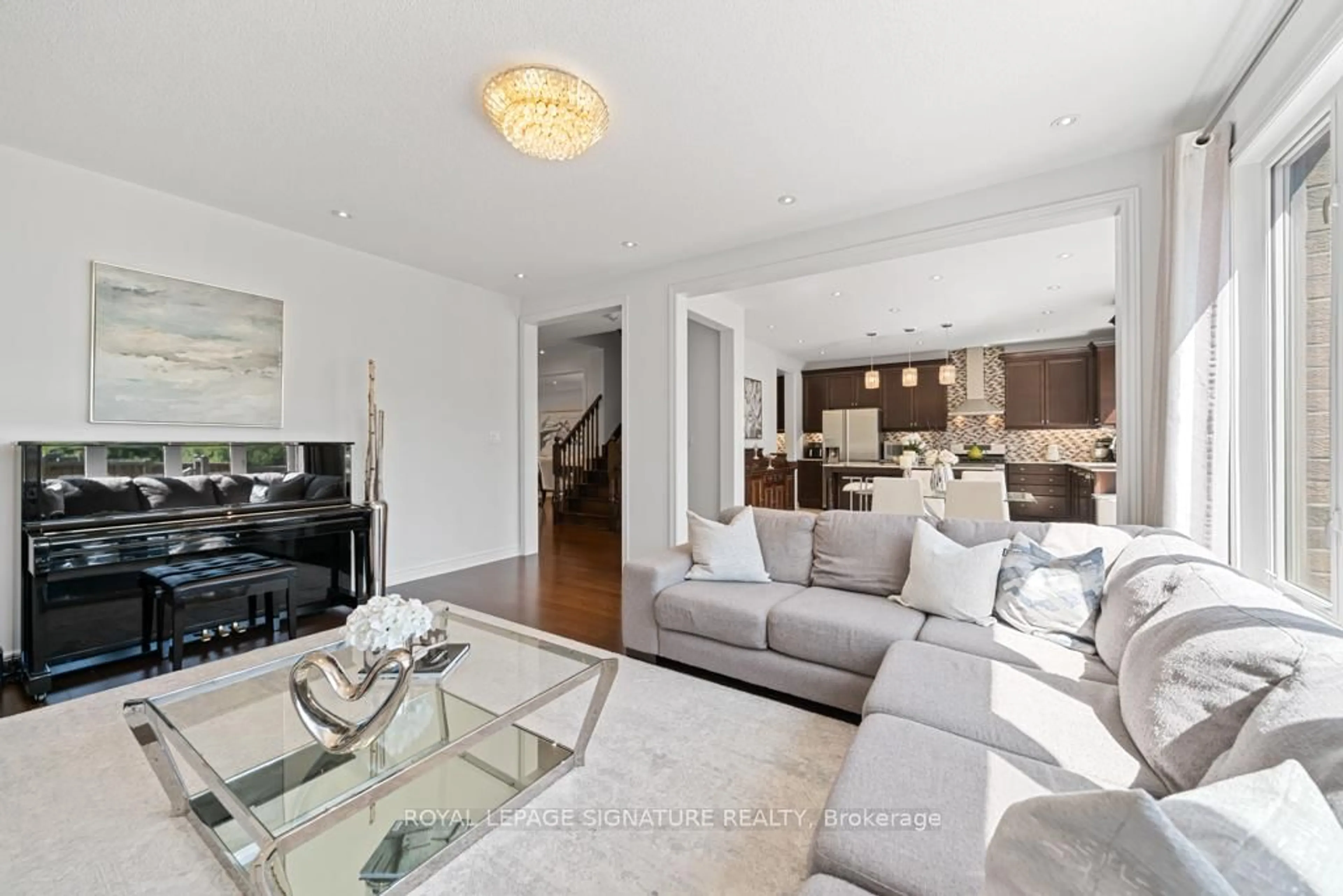 Living room with furniture, unknown for 237 William Graham Dr, Aurora Ontario L4G 0W4