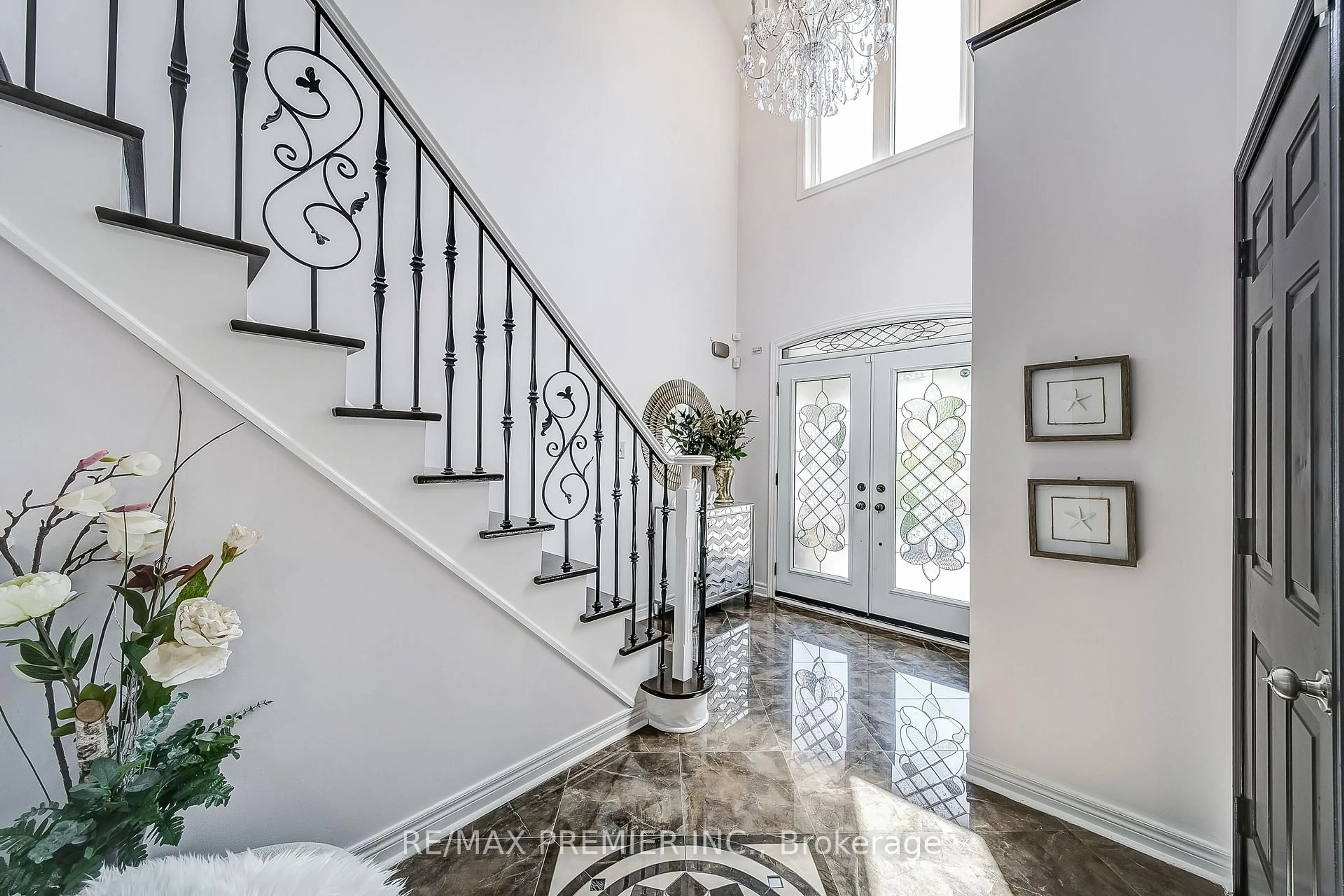Indoor entryway for 17 Massimo Dr, Vaughan Ontario L4H 0H6