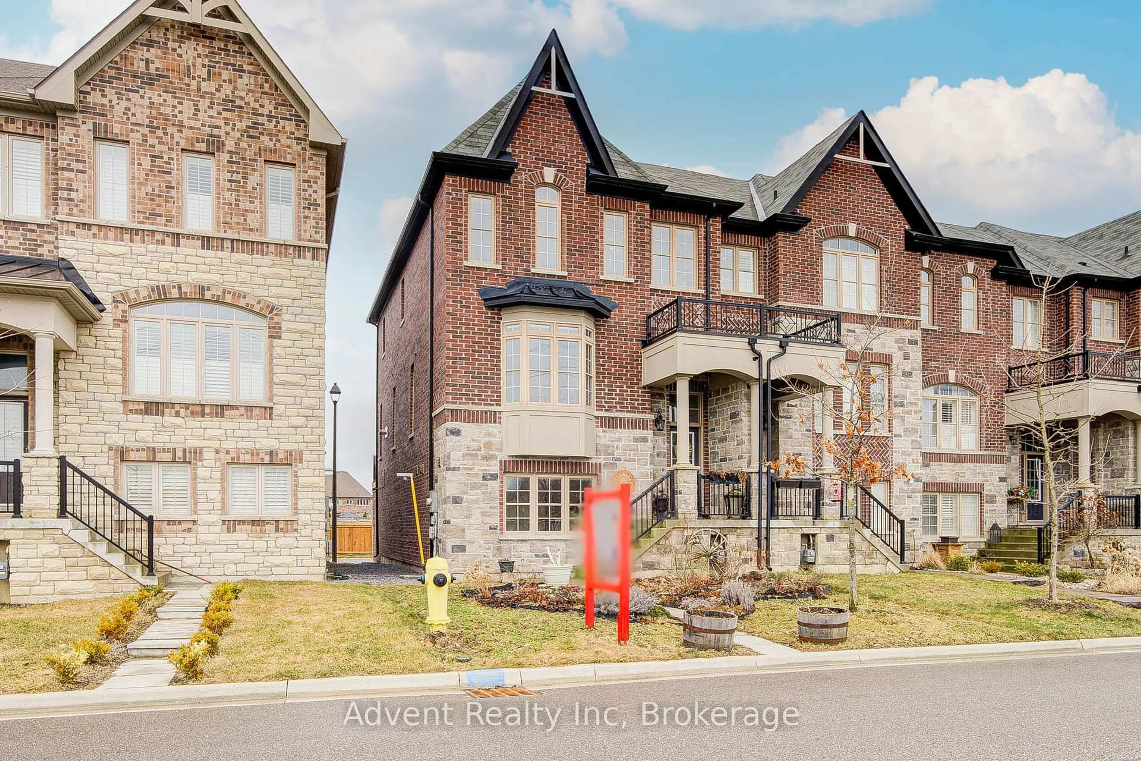 Home with brick exterior material, street for 95 Beechborough Cres, East Gwillimbury Ontario L9N 0N9