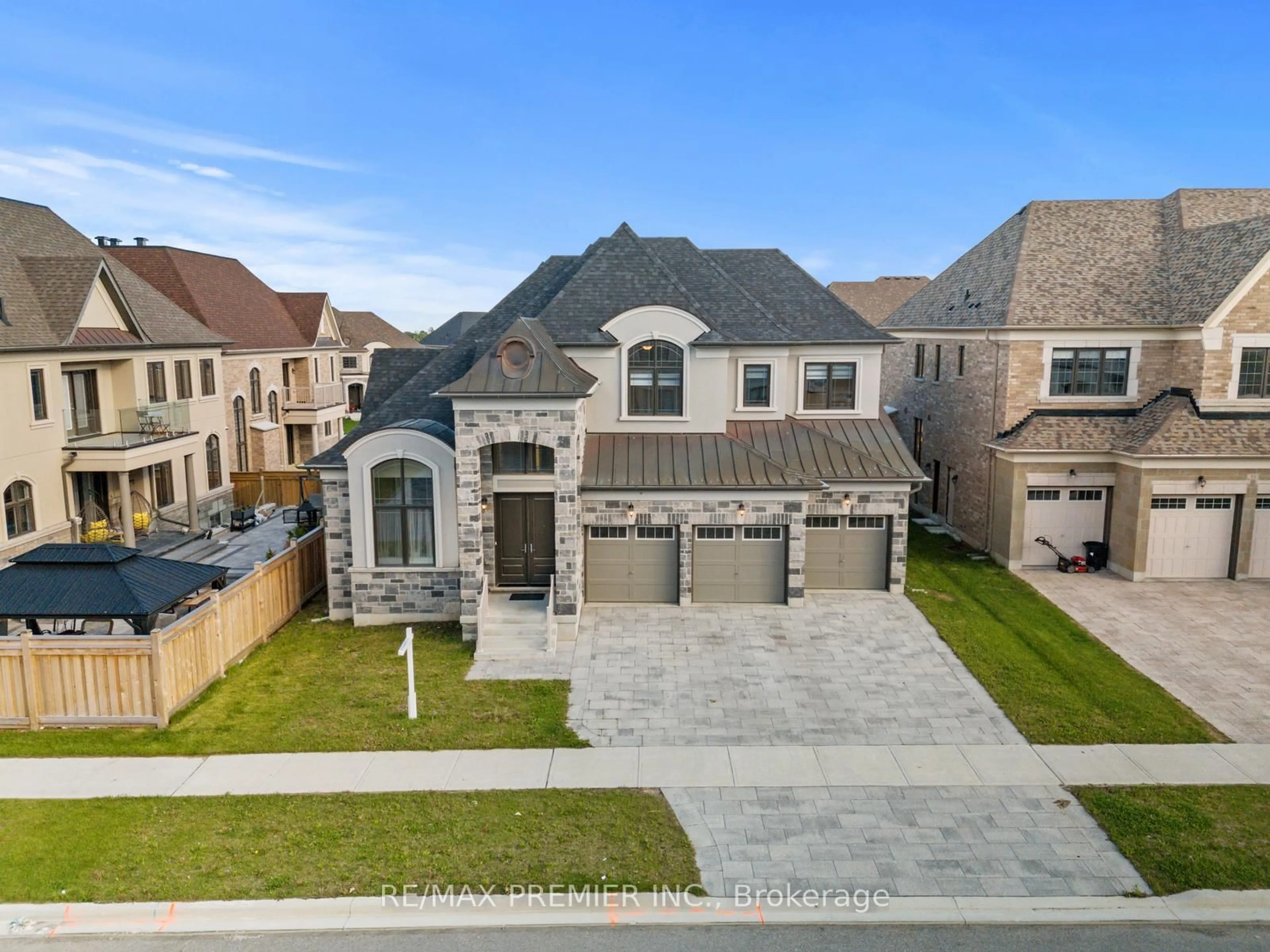 A pic from outside/outdoor area/front of a property/back of a property/a pic from drone, street for 57 Appleyard Ave, Vaughan Ontario L4H 4A4