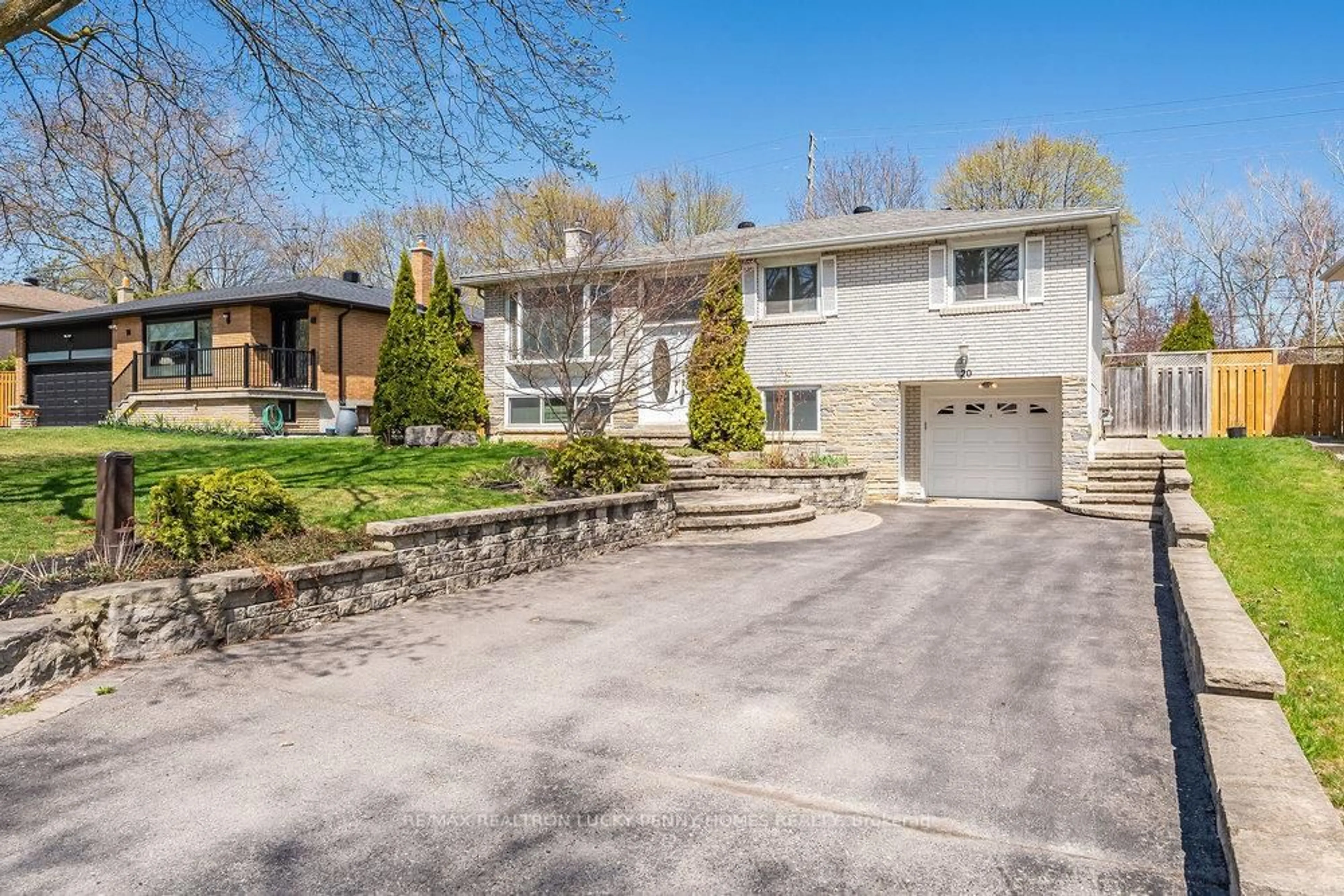 A pic from outside/outdoor area/front of a property/back of a property/a pic from drone, street for 20 Bakerdale Rd, Markham Ontario L3P 1J4