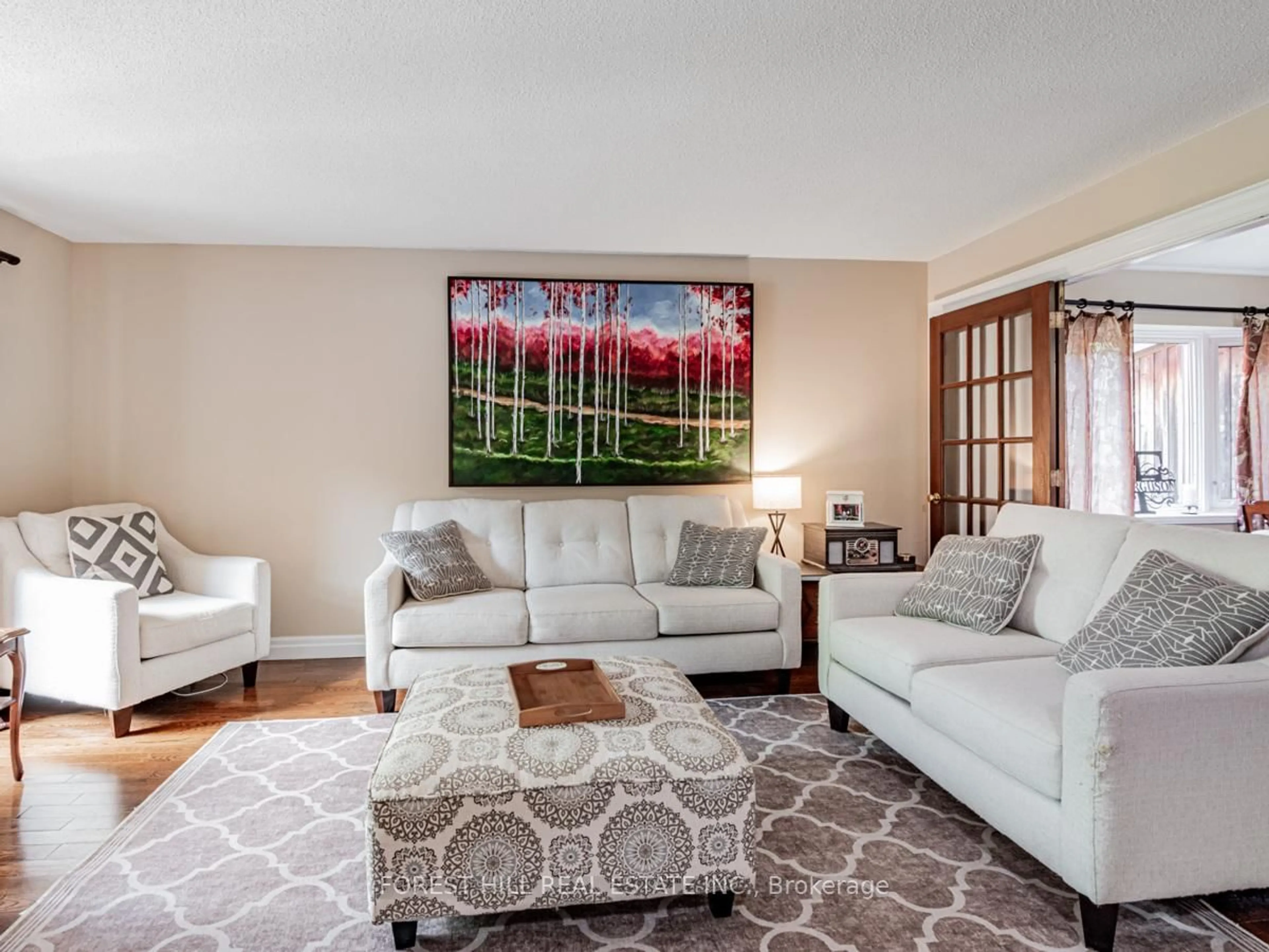 Living room with furniture, carpet floor for 55 Stacey Cres, Markham Ontario L3T 6Z7